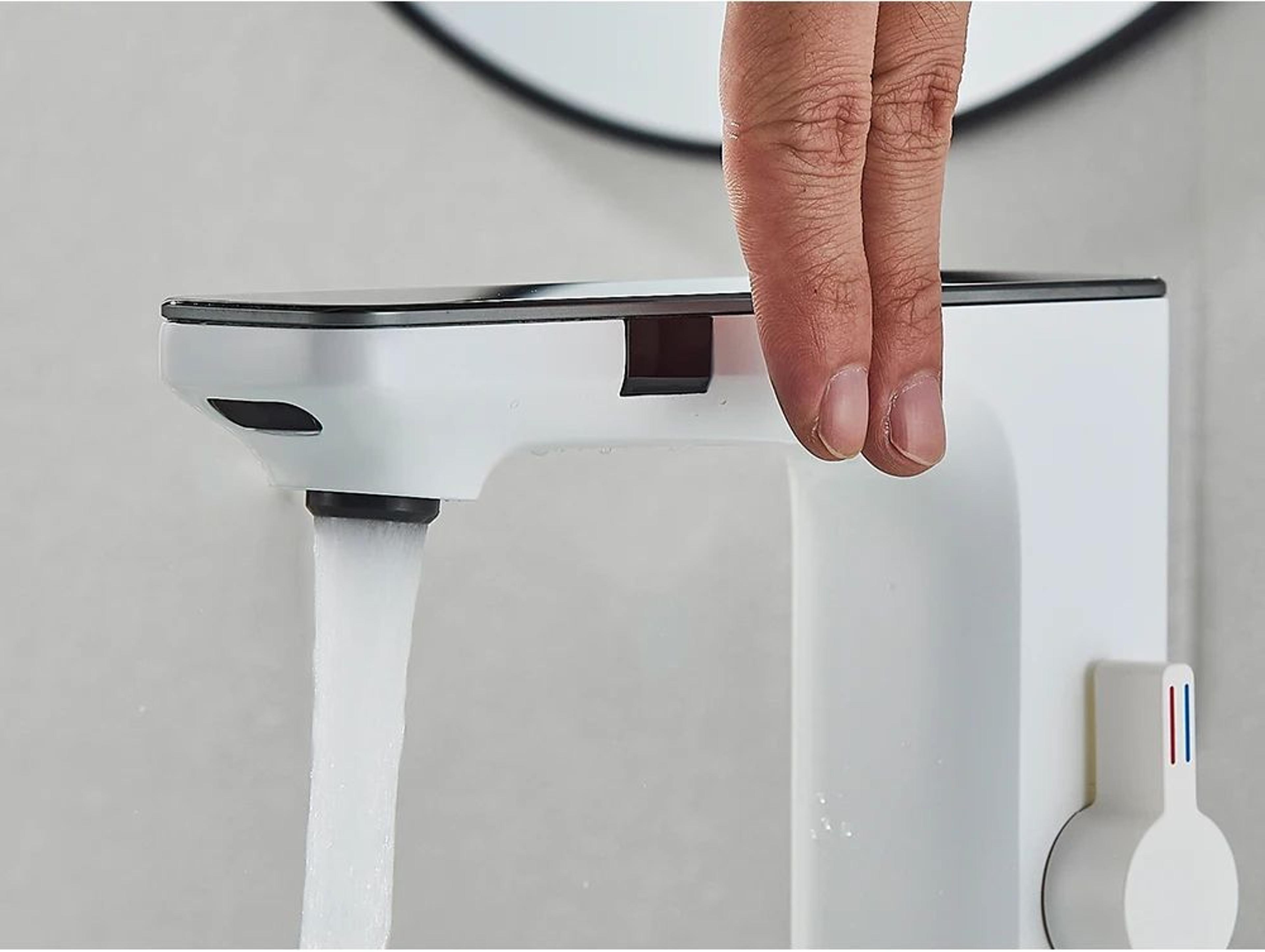 Smart Touchless Basin Faucet With Digital Display 6