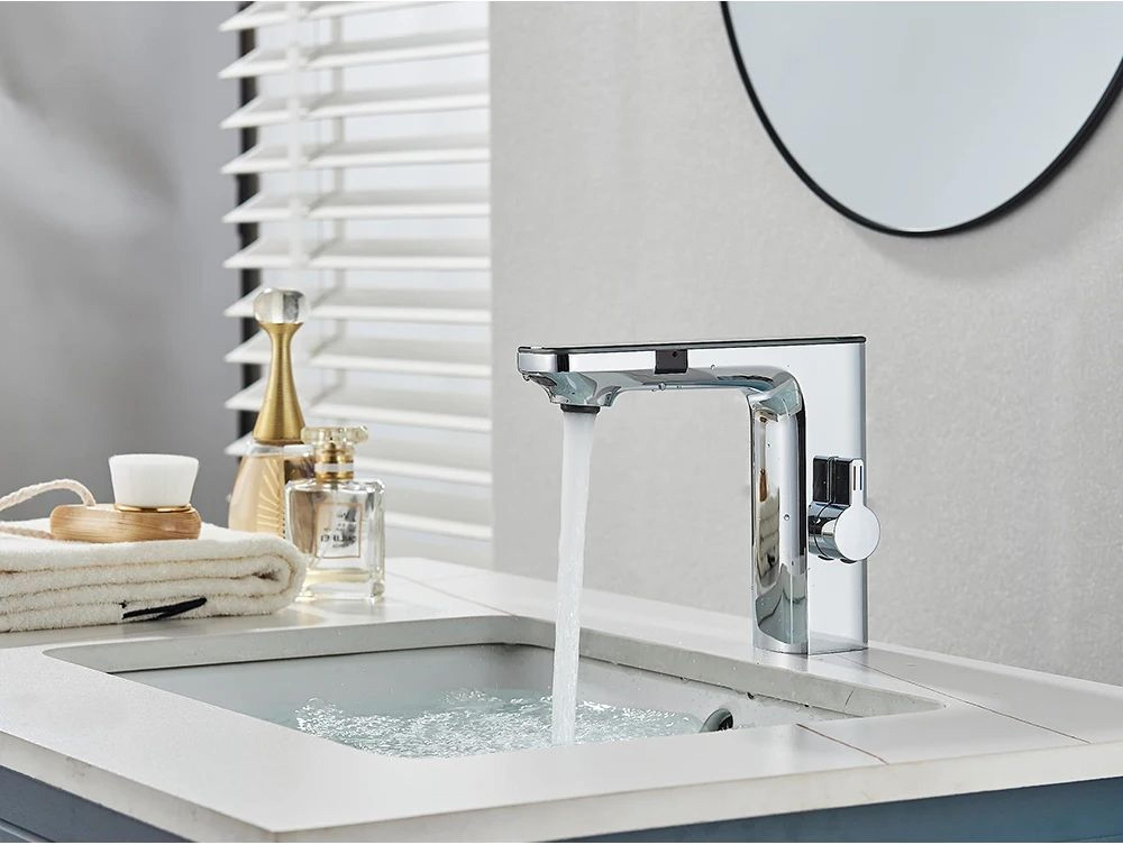 Smart Touchless Basin Faucet With Digital Display 11