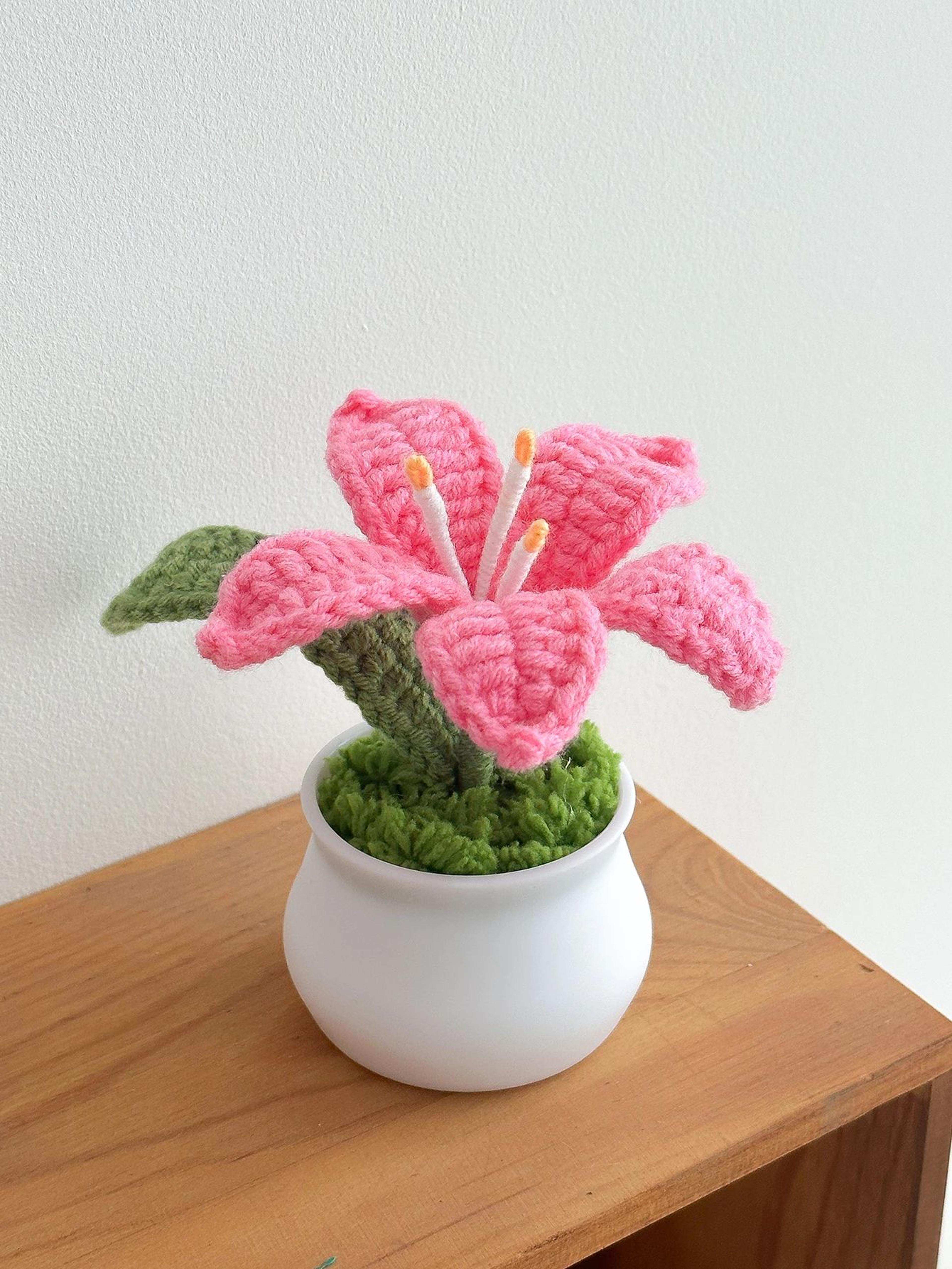 Hand Knitted Lily Flower Pot Decor 0