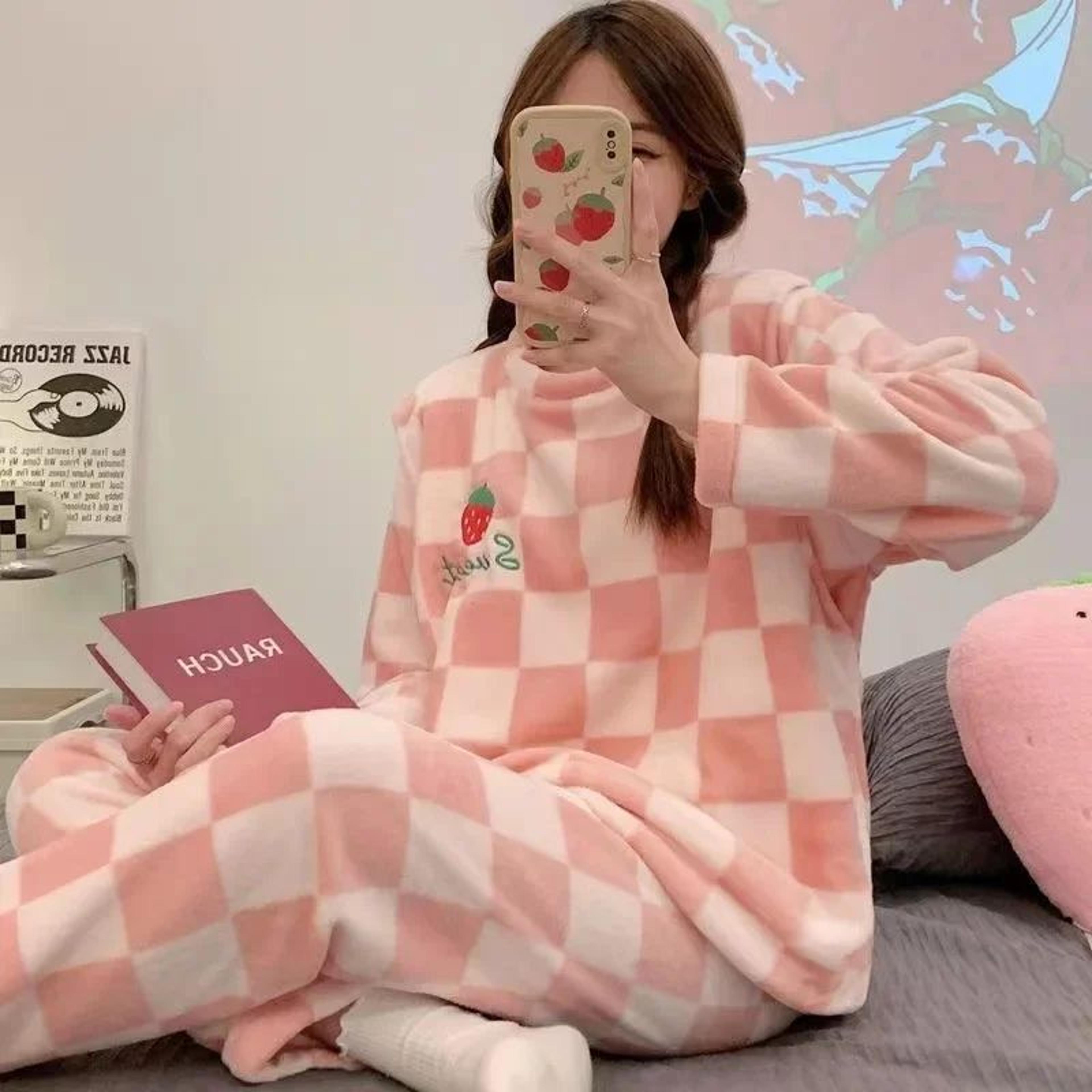 Women Plus Size Coral Velvet Winter Pajama Set 2