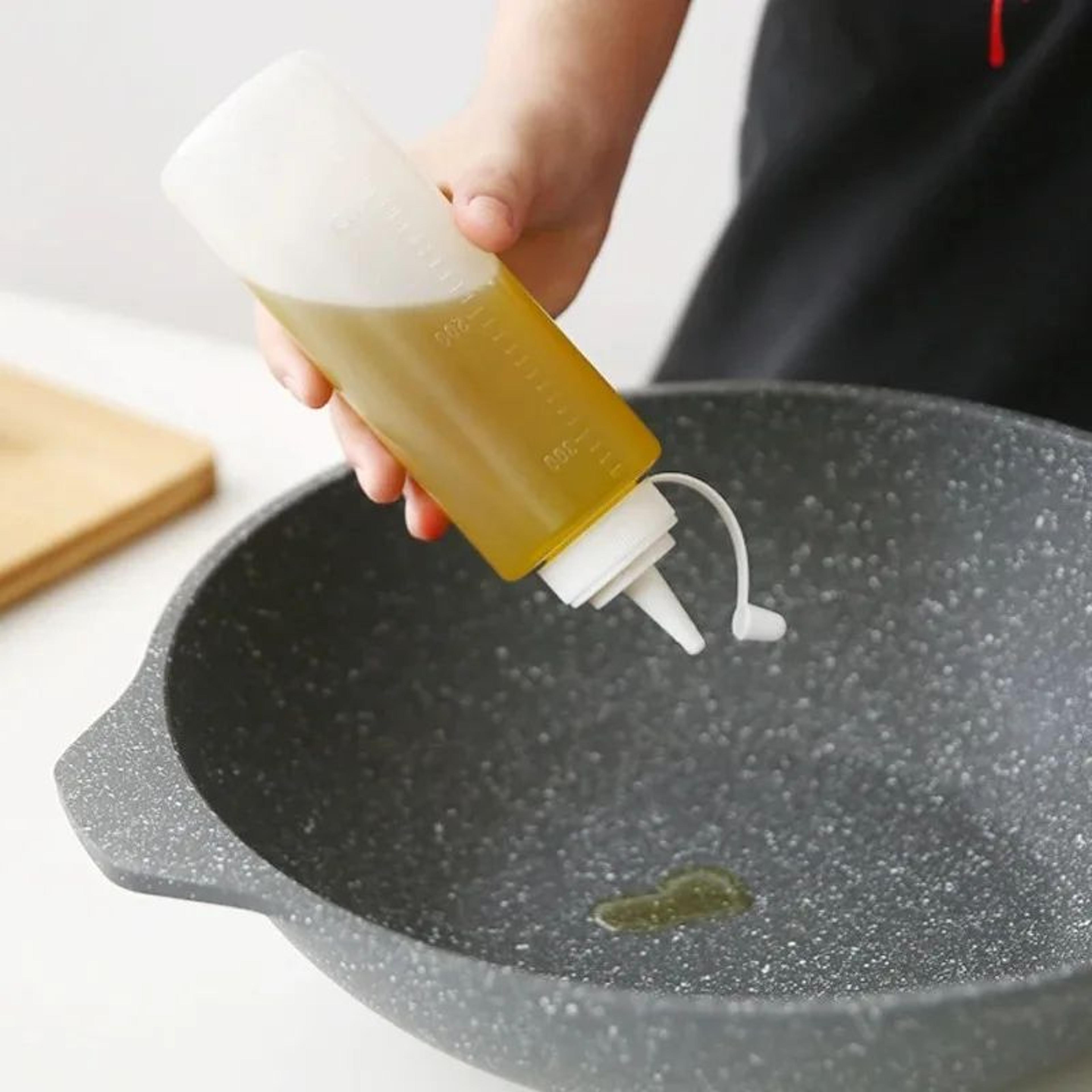 Condiment Squeeze Bottles For Sauce And Oil Storage 7