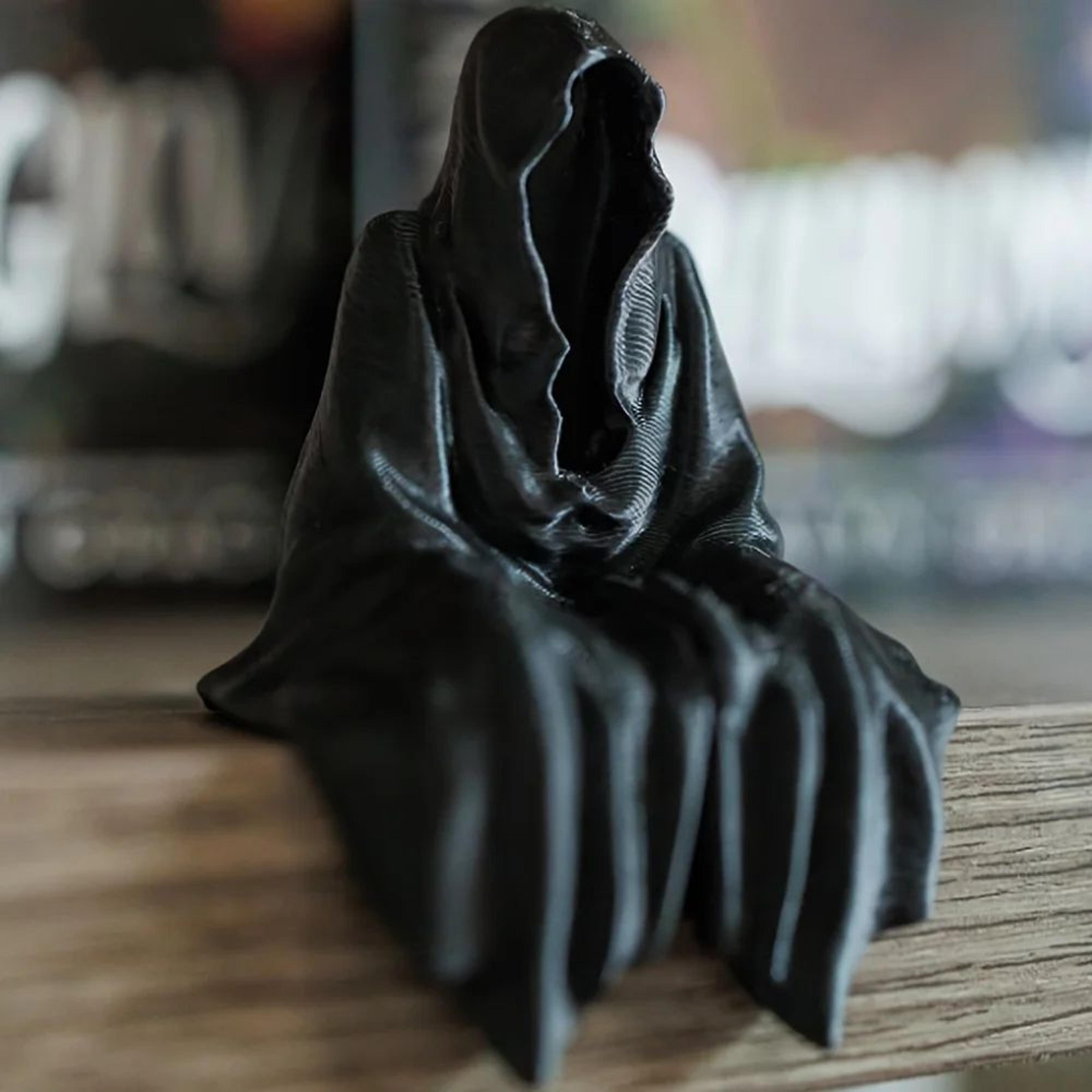 Gothic Hooded Cloaked Statue Decor 4