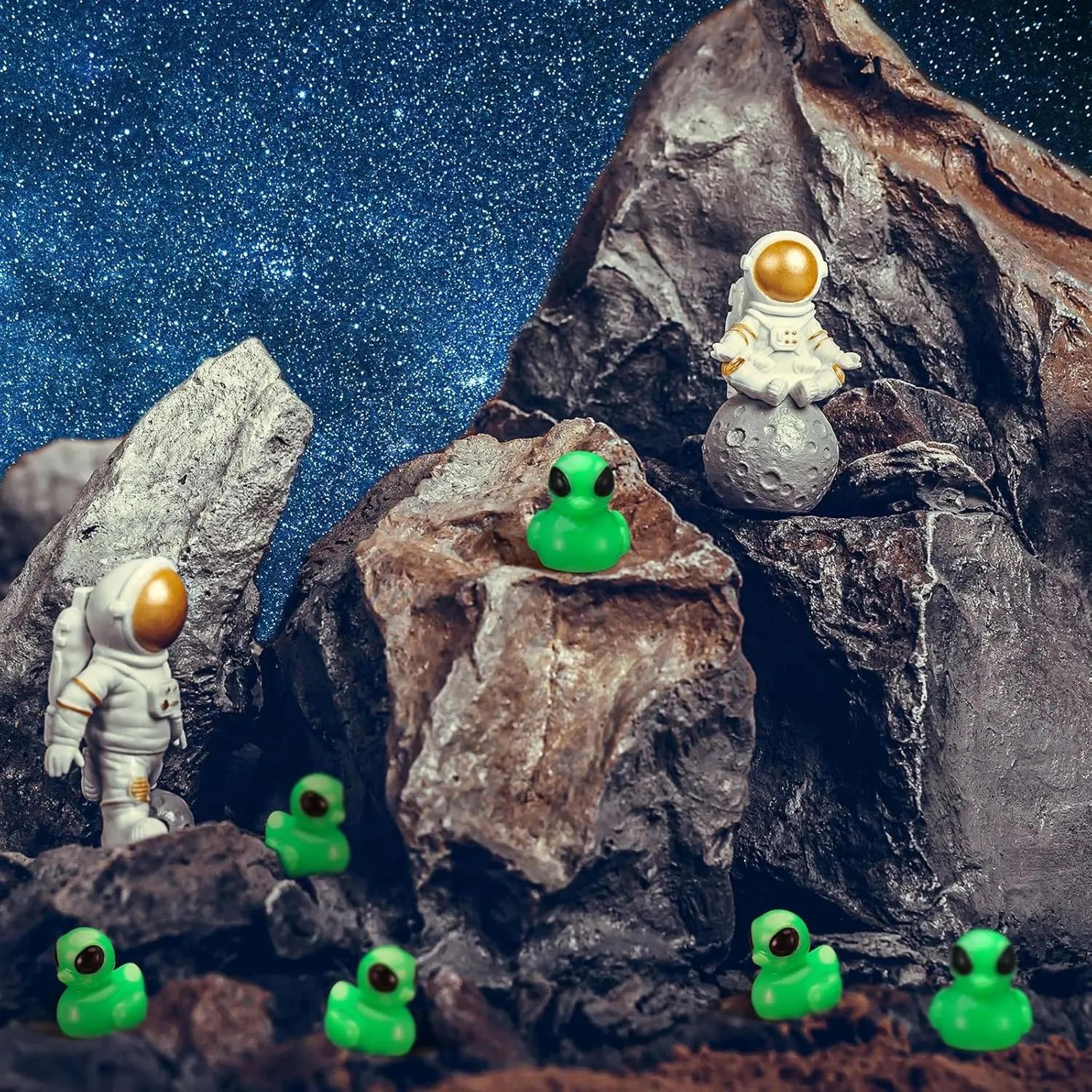 Mini Alien Duck Figurines Set For Fun Desk Decor 2