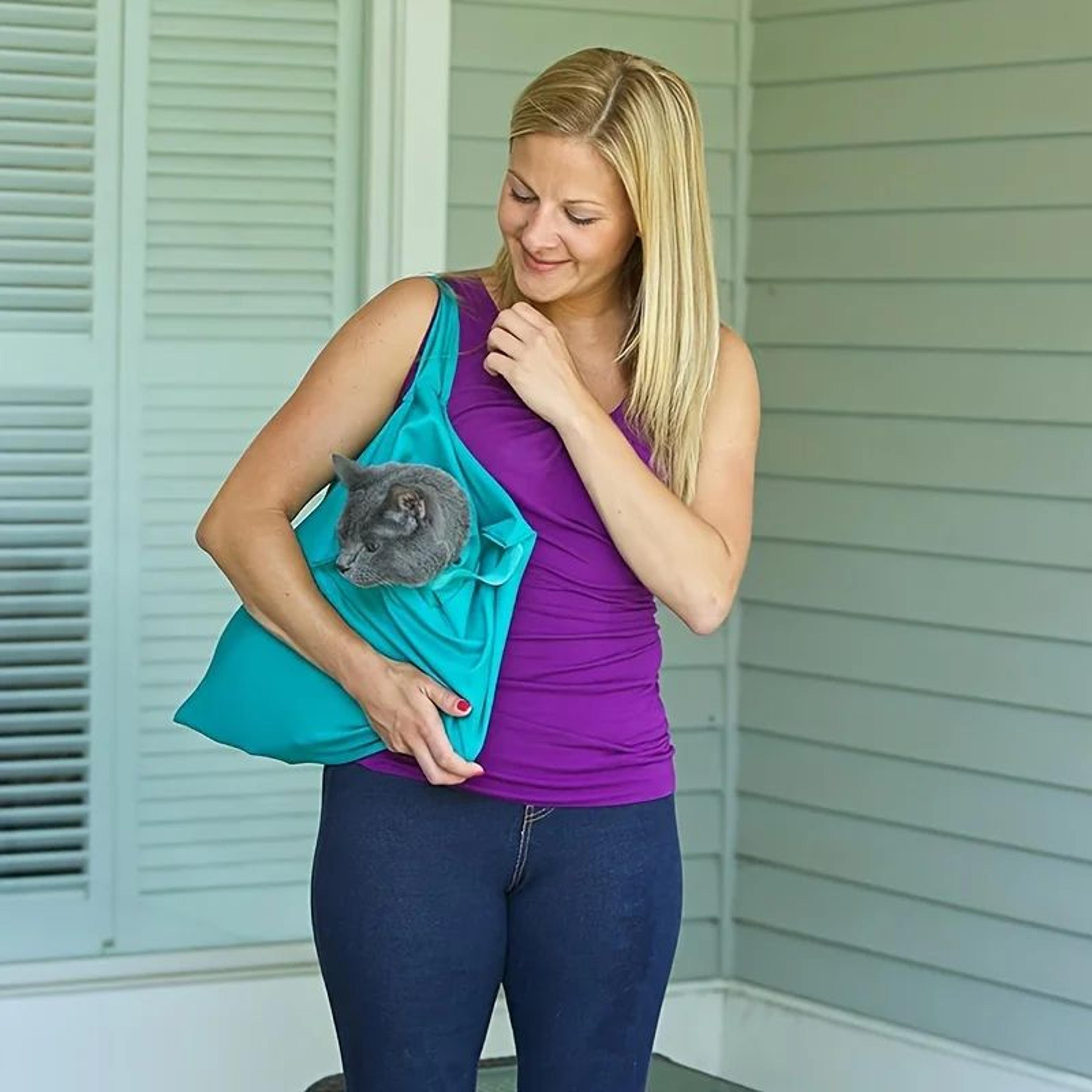 Comfy Soothing Cat Carrier With Grooming Pouch 4