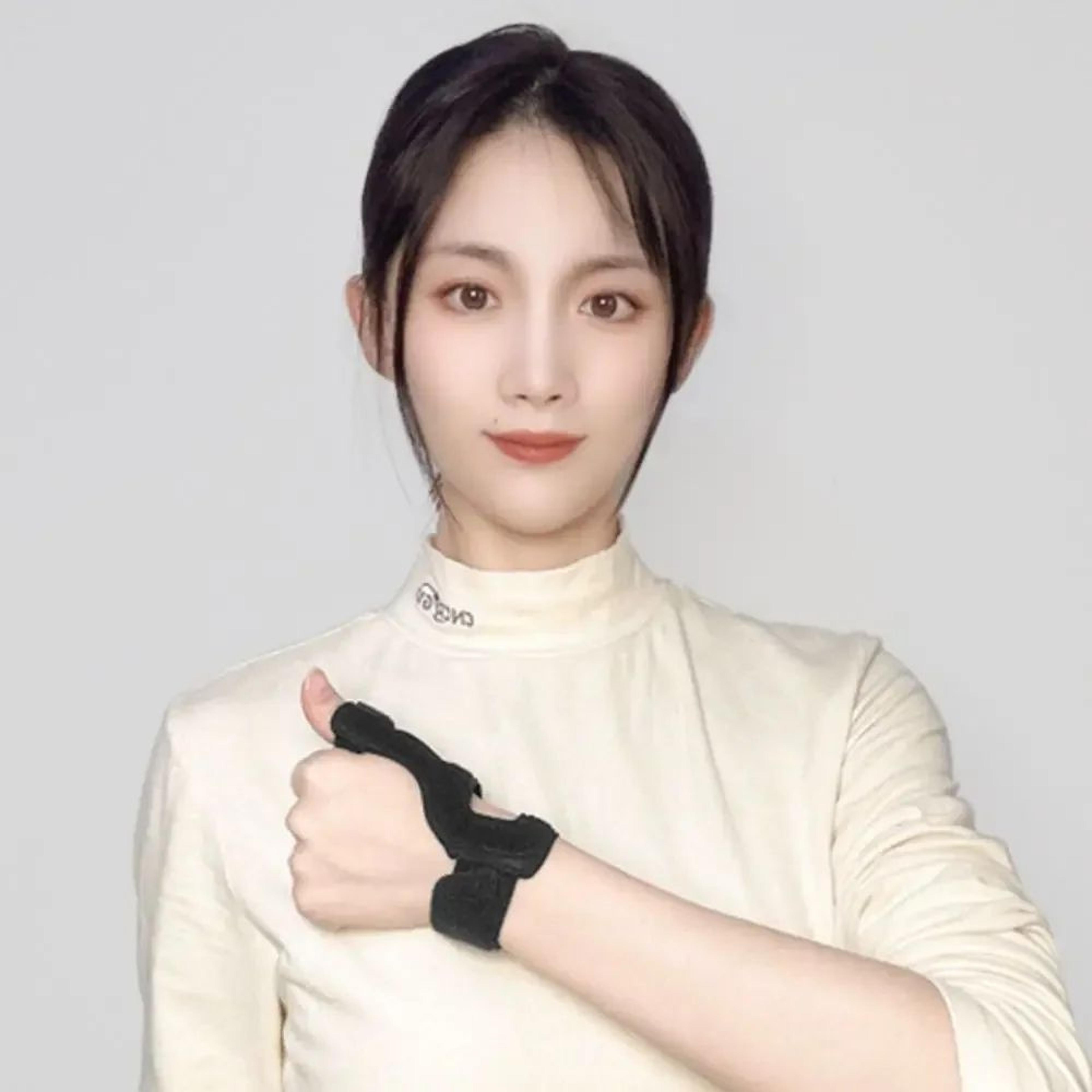 Adjustable Wrist Support Brace With Metal Reinforcement 3