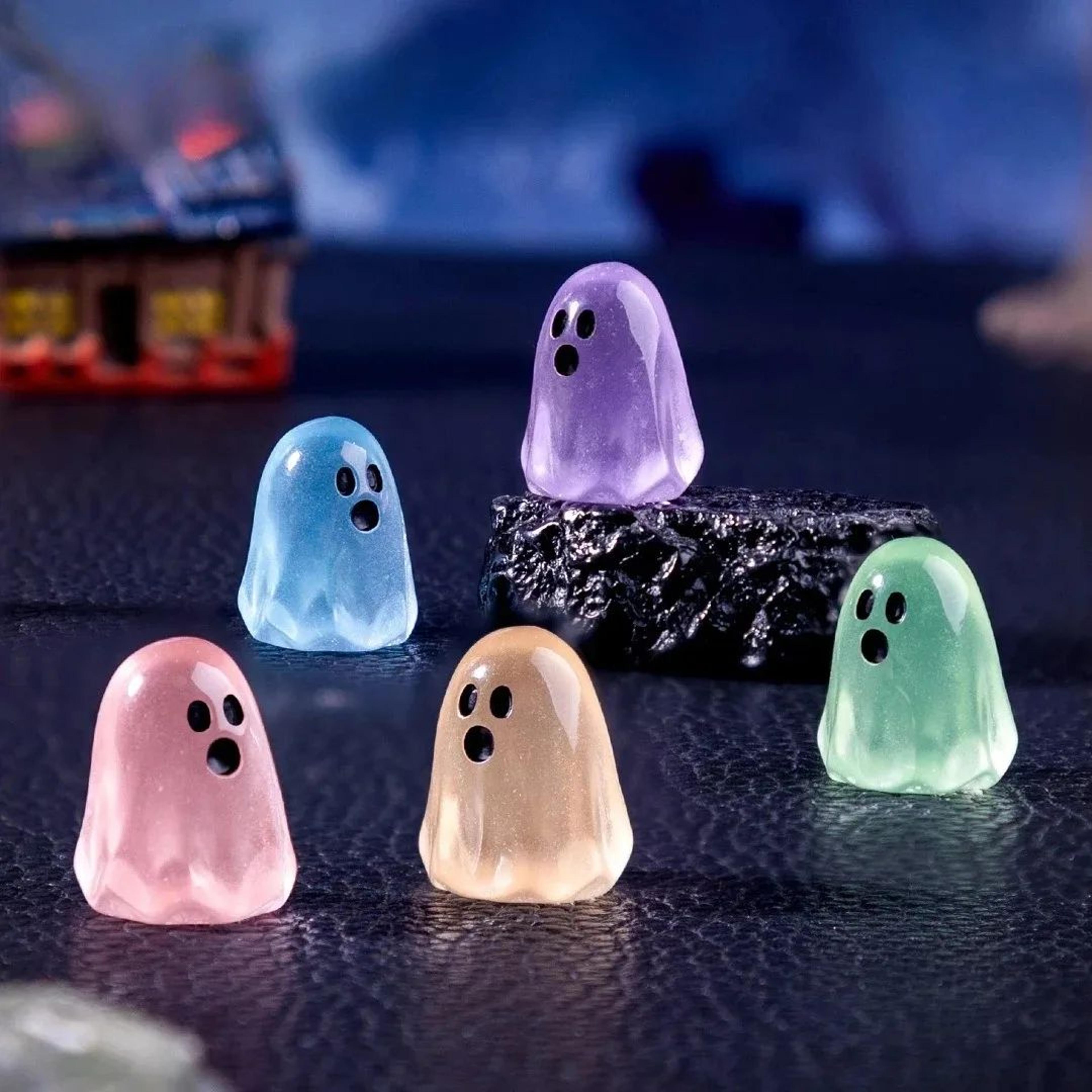 glow in the dark mini ghost figures halloween set