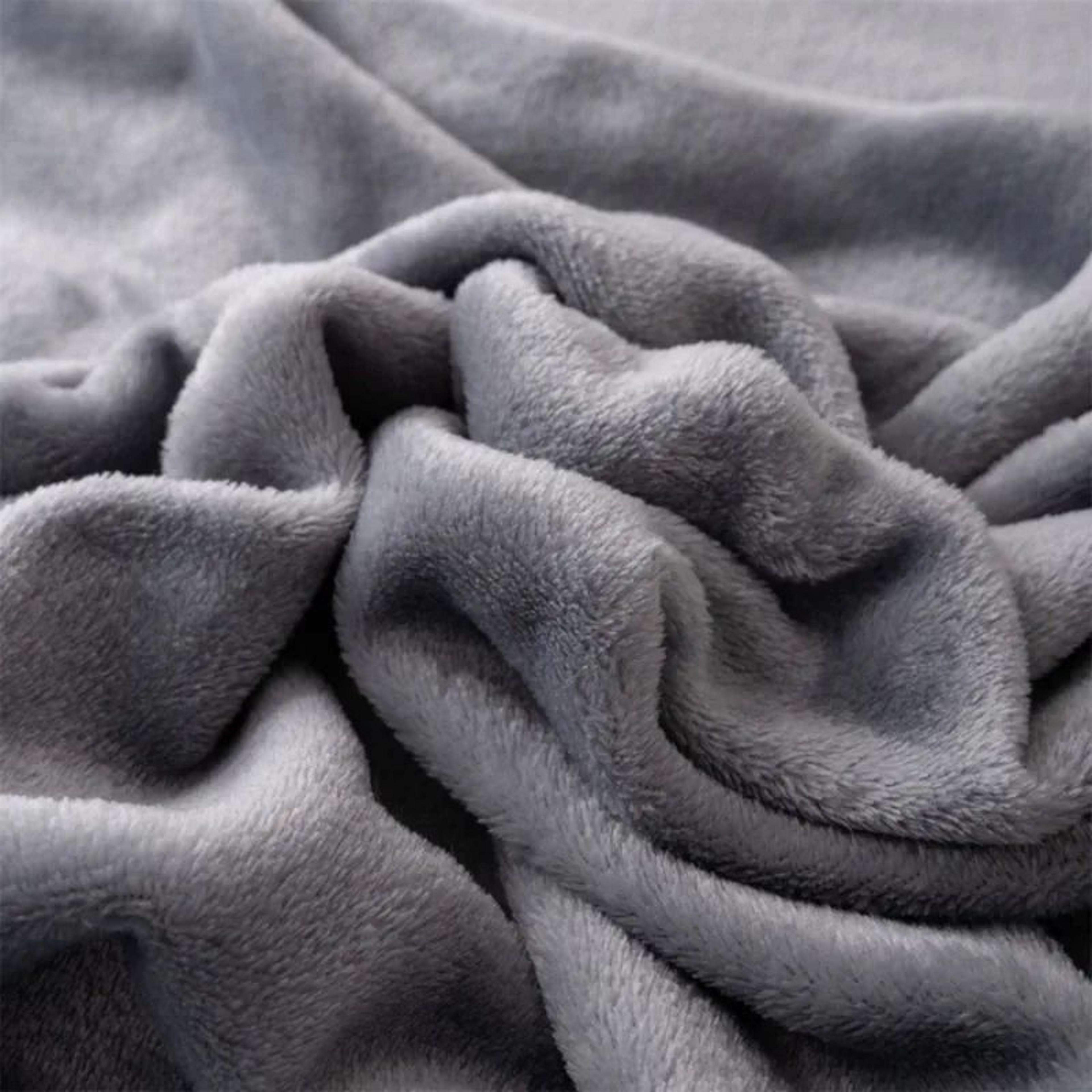 Extra Soft Flannel Throw Blanket For Sofa Bed And Travel 2