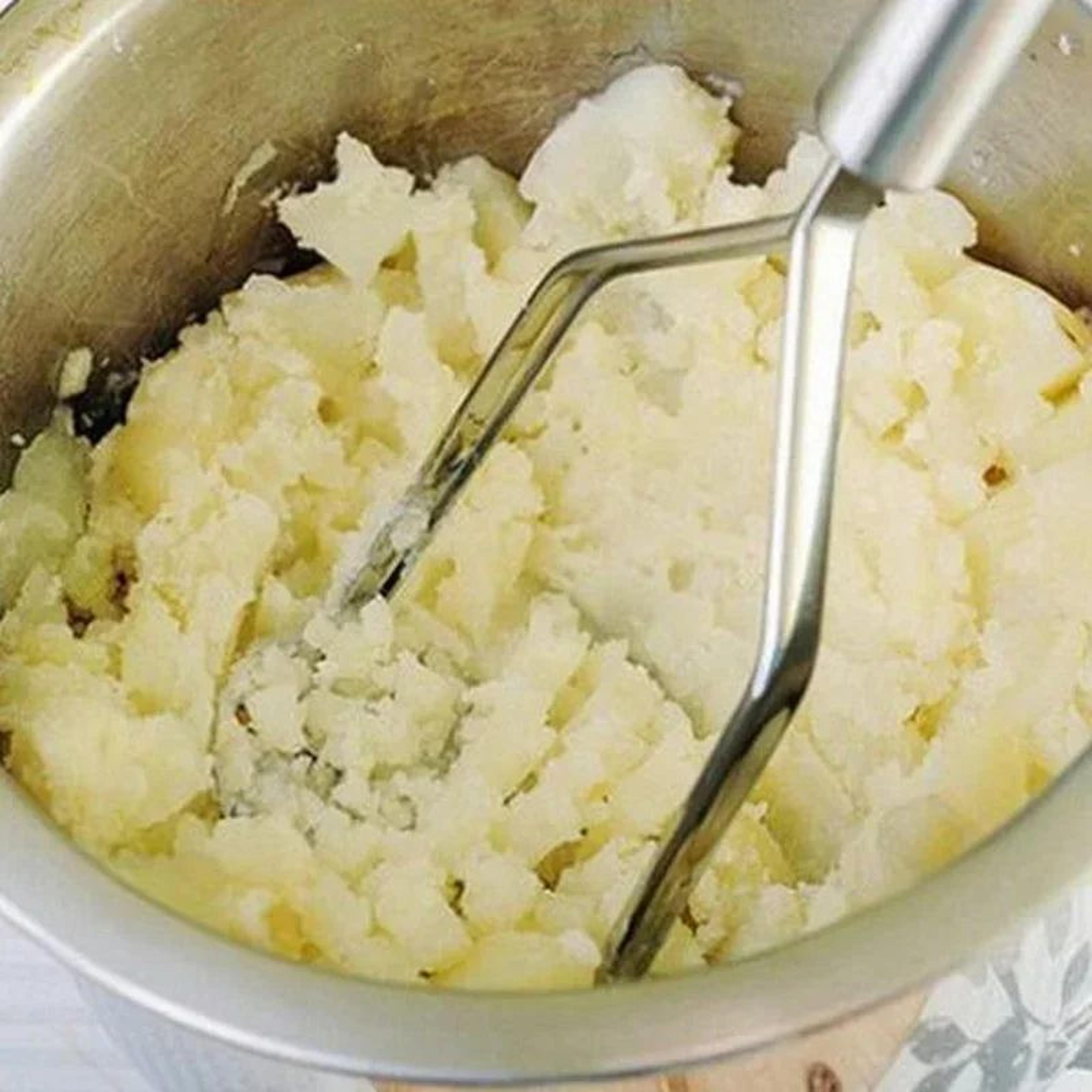 Stainless Steel Wavy Potato Masher 2