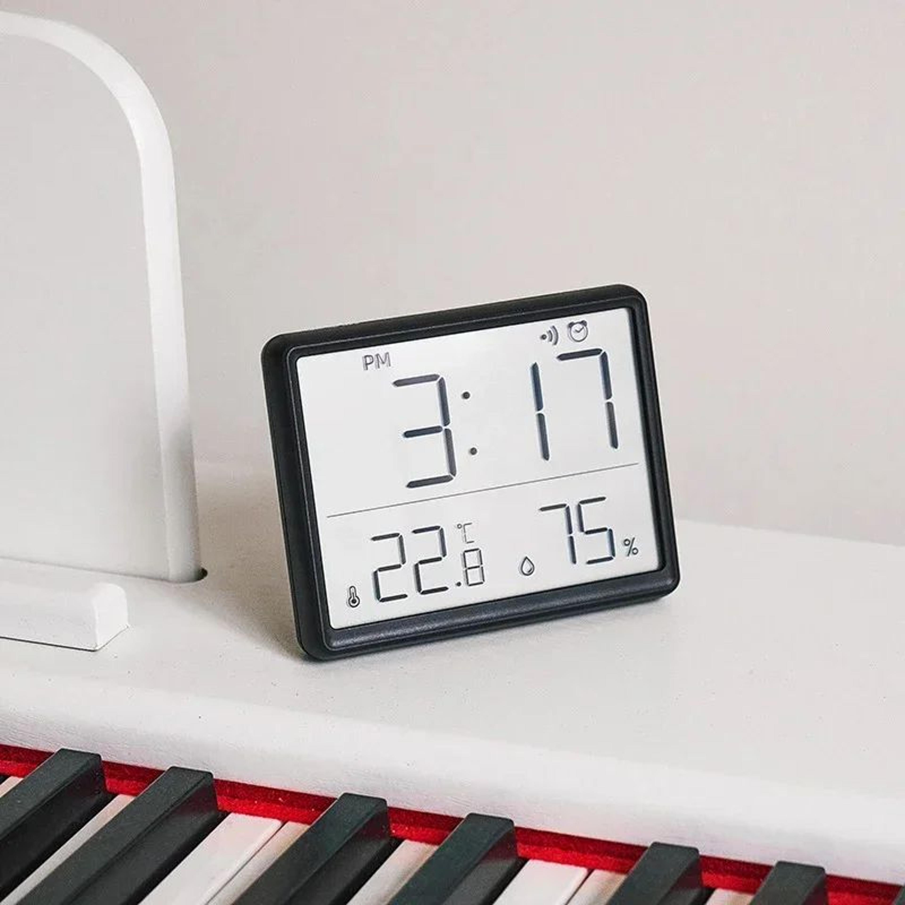 Ultra Thin LCD Digital Alarm Clock With Temperature And Humidity Display 2