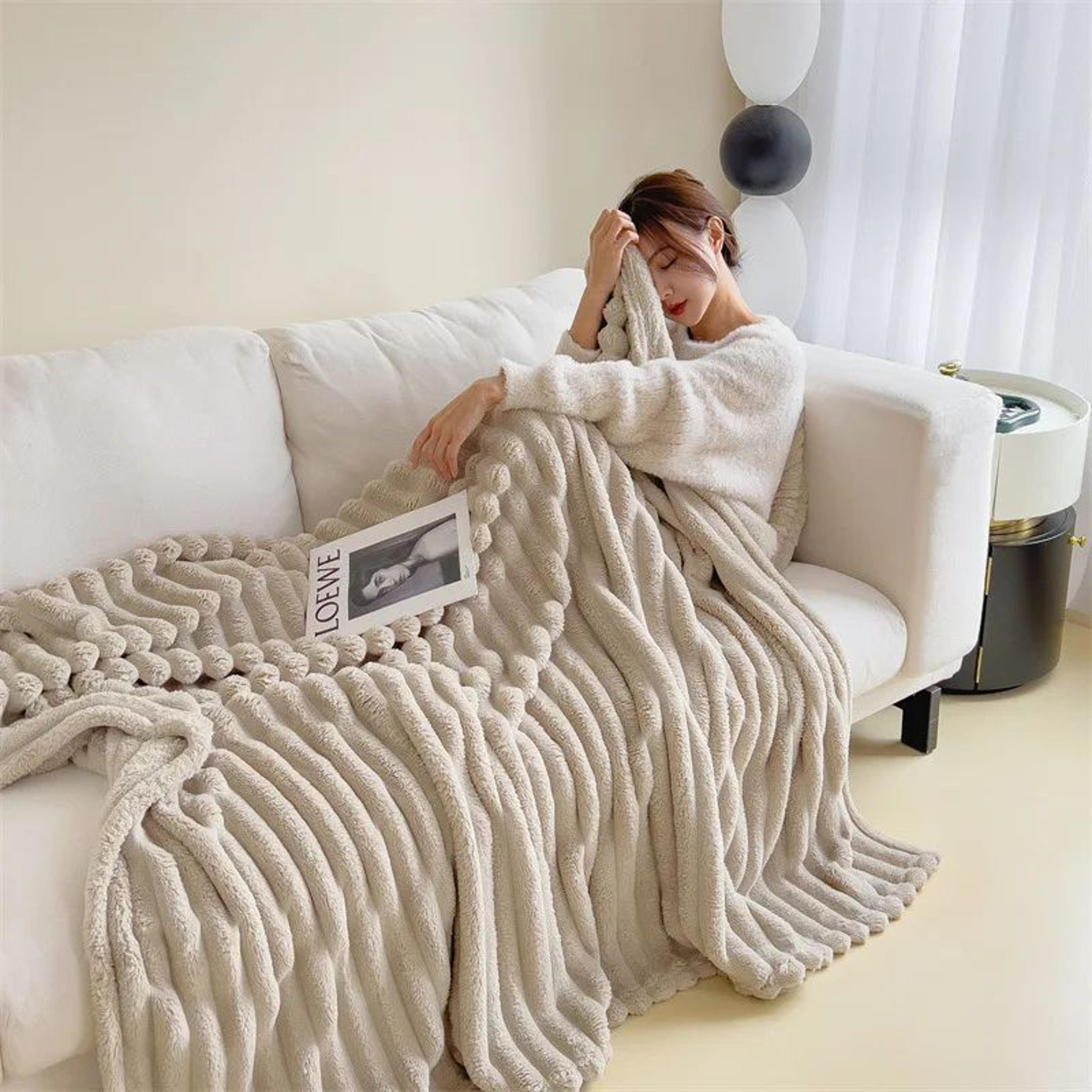Luxury Rabbit Velvet Thick Warm Winter Throw Blanket 2