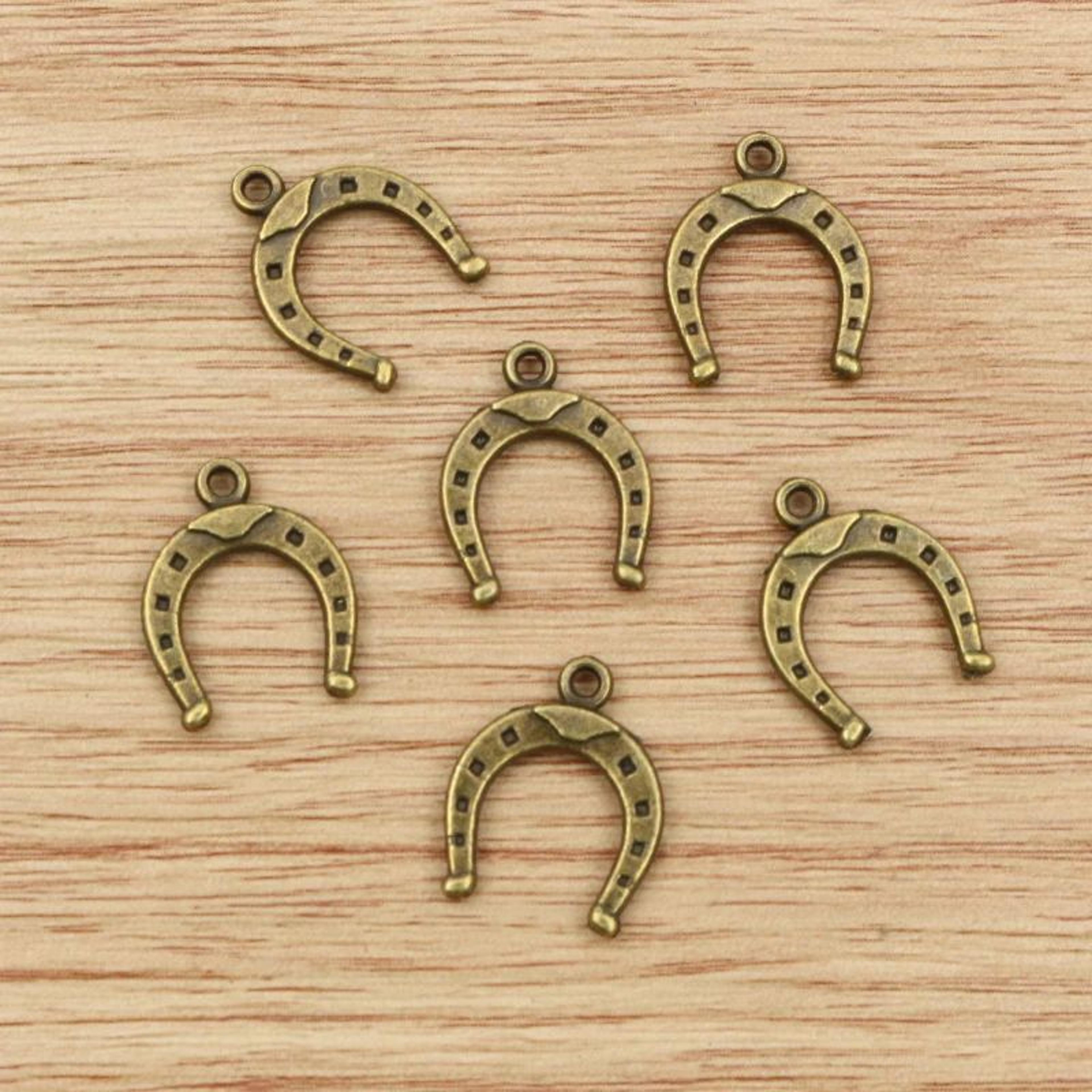 30pcs Vintage Lucky Horseshoe Charms For DIY Jewelry Making 1