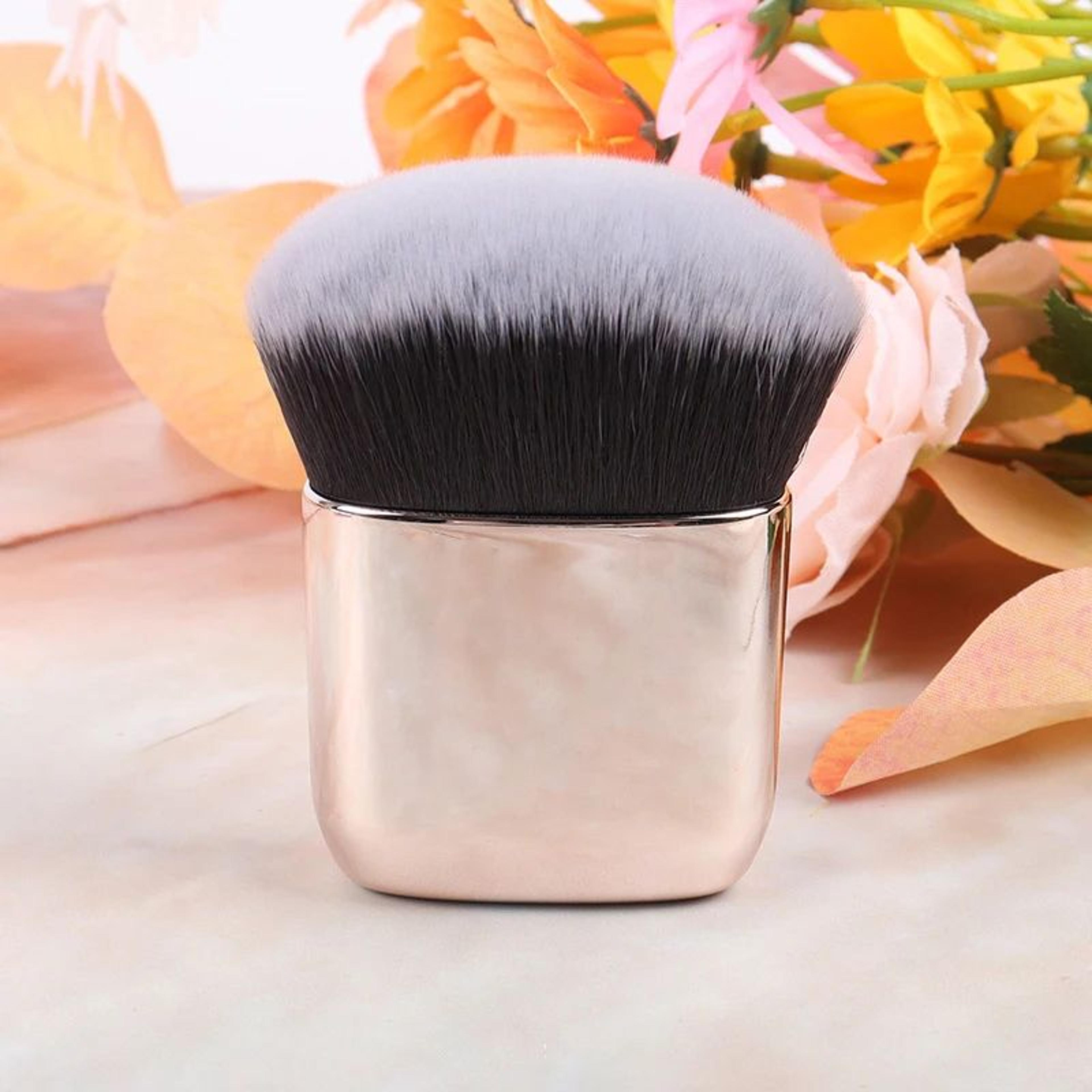 Large Angled Foundation Brush For Liquid Makeup Bronzer And Powder 3