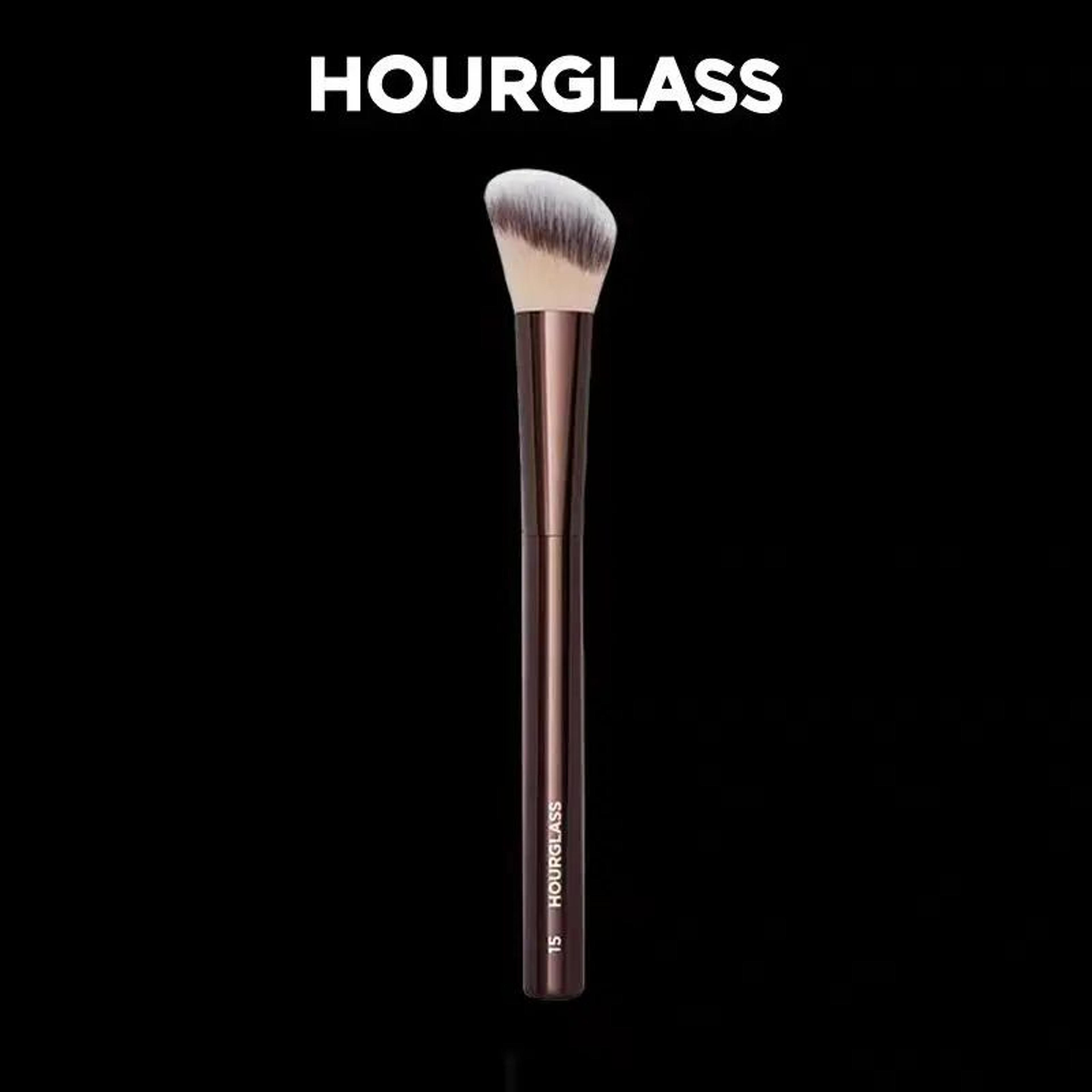 angled liquid blush brush for contour and loose powder makeup