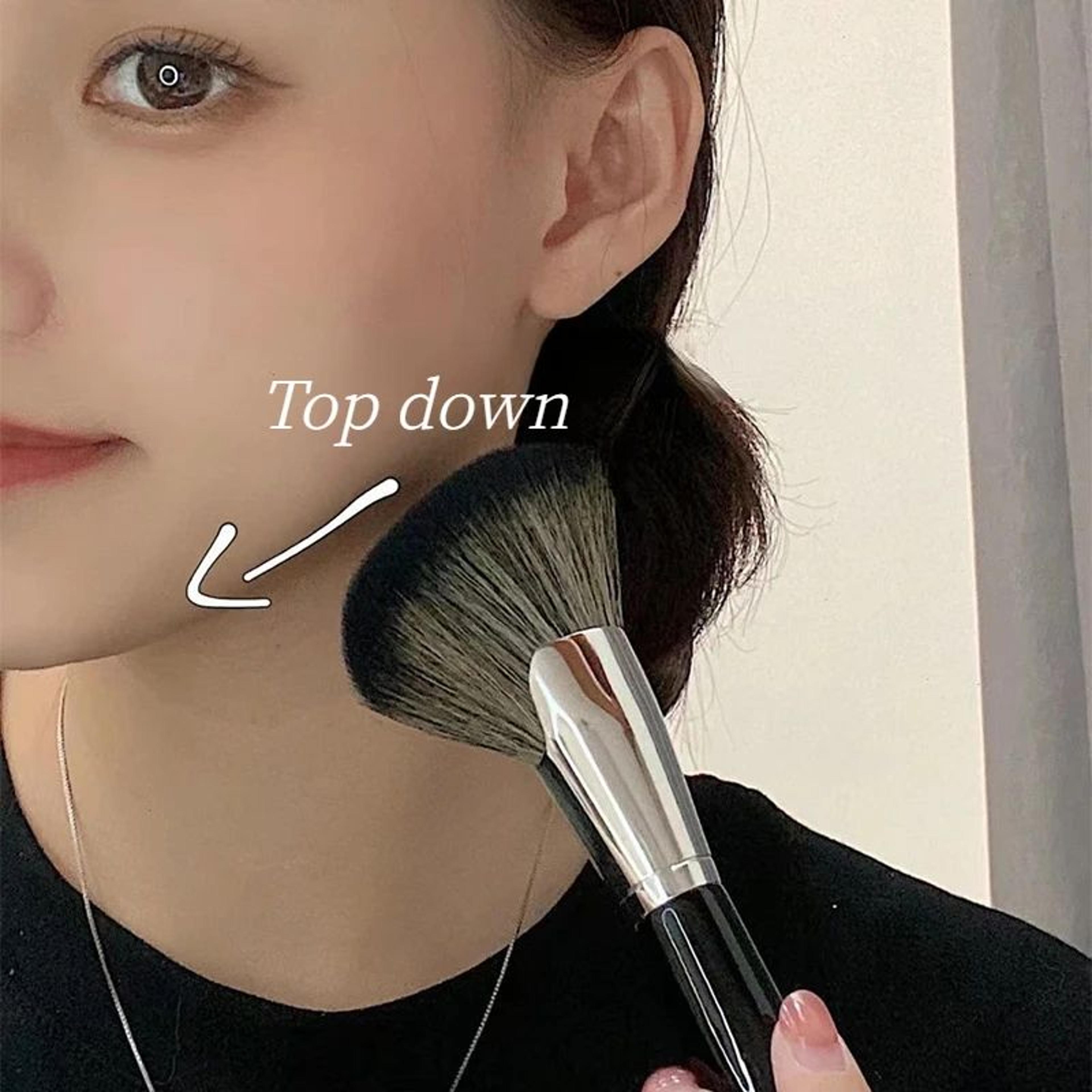 Large Angled Sculpting Brush For Contour Bronzer And Blush 2