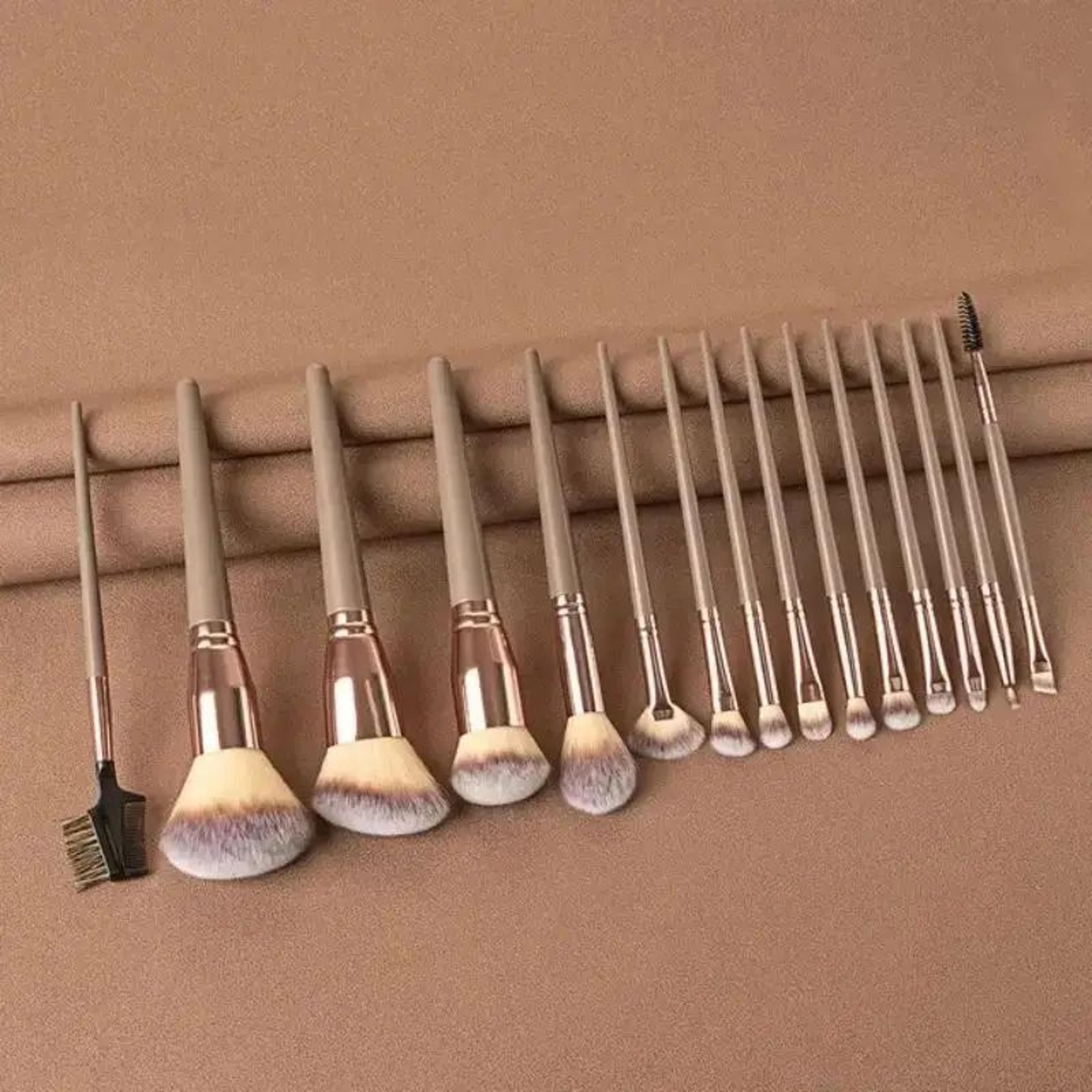 Soft Fluffy Makeup Brush Set For Foundation Powder And Eyeshadow 17