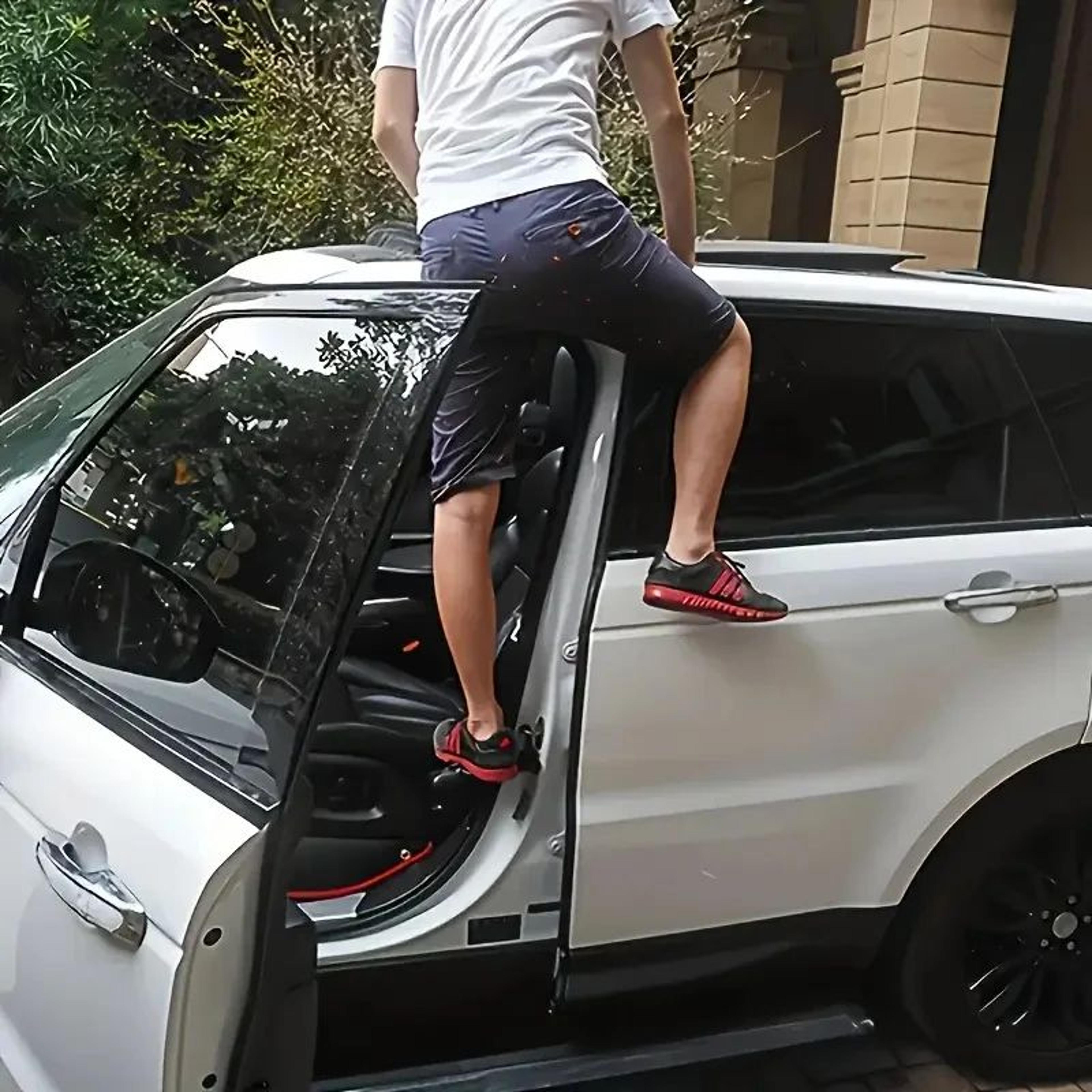 RoofRack EasyStep  Universal Foldable Car Door Step For Easy Roof Access 0