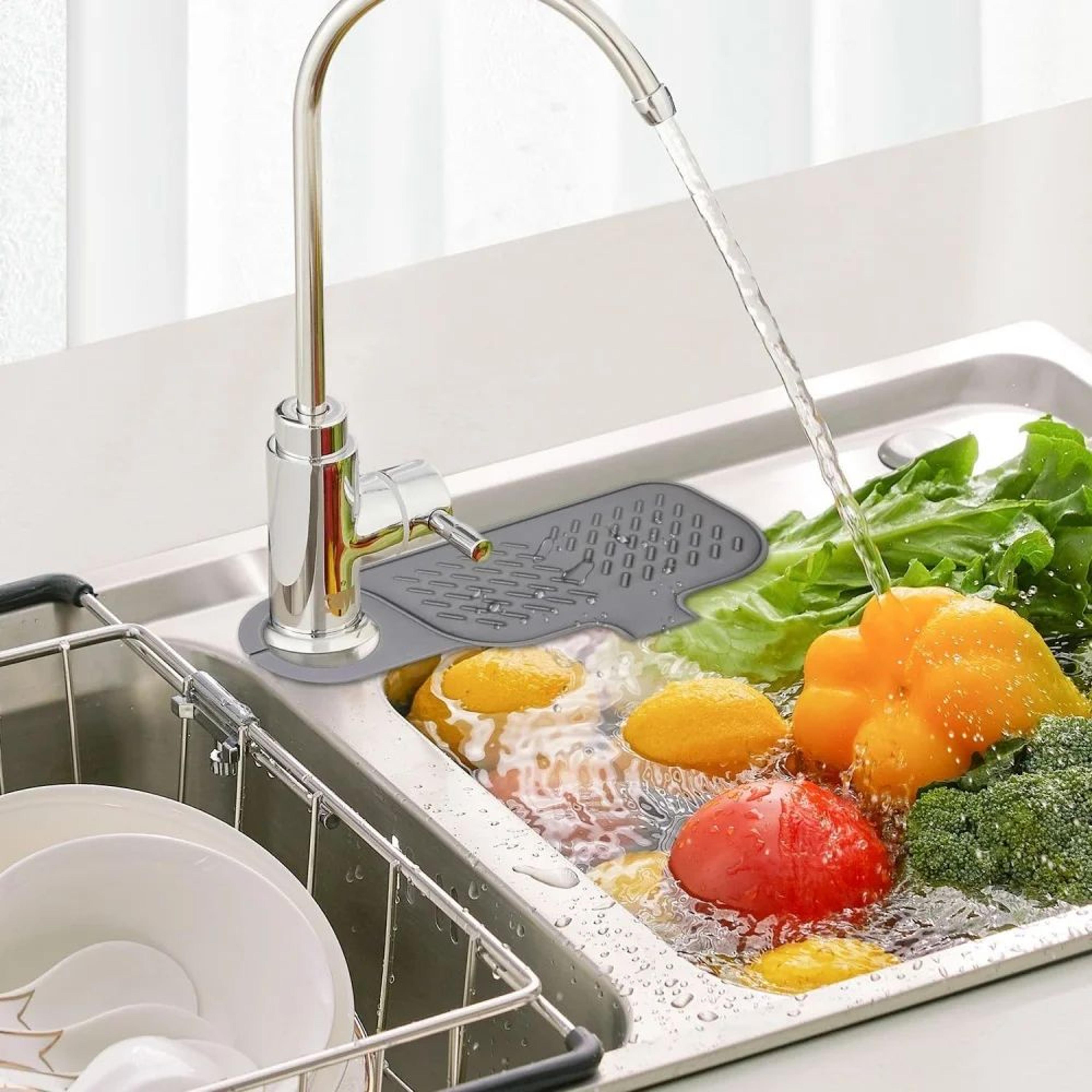 SelfDraining Silicone Soap Holder Tray  Soap Saver Kitchen Sink Organizer For Bar Soap  Sponges 0