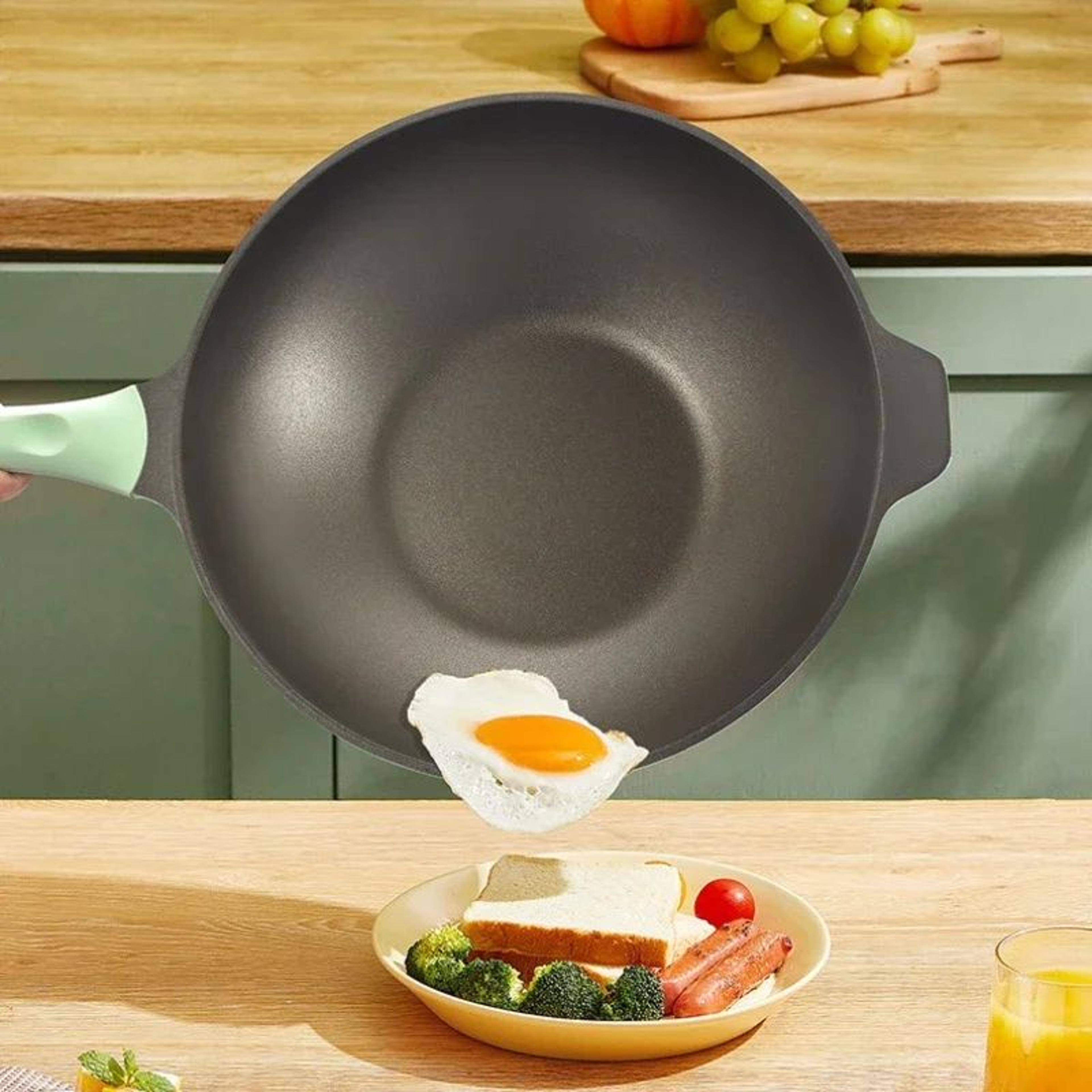 Giyoca TitaniumGold Nonstick Wok Pan With Composite Bottom  Glass Lid  Premium Everyday Frying Skil 3