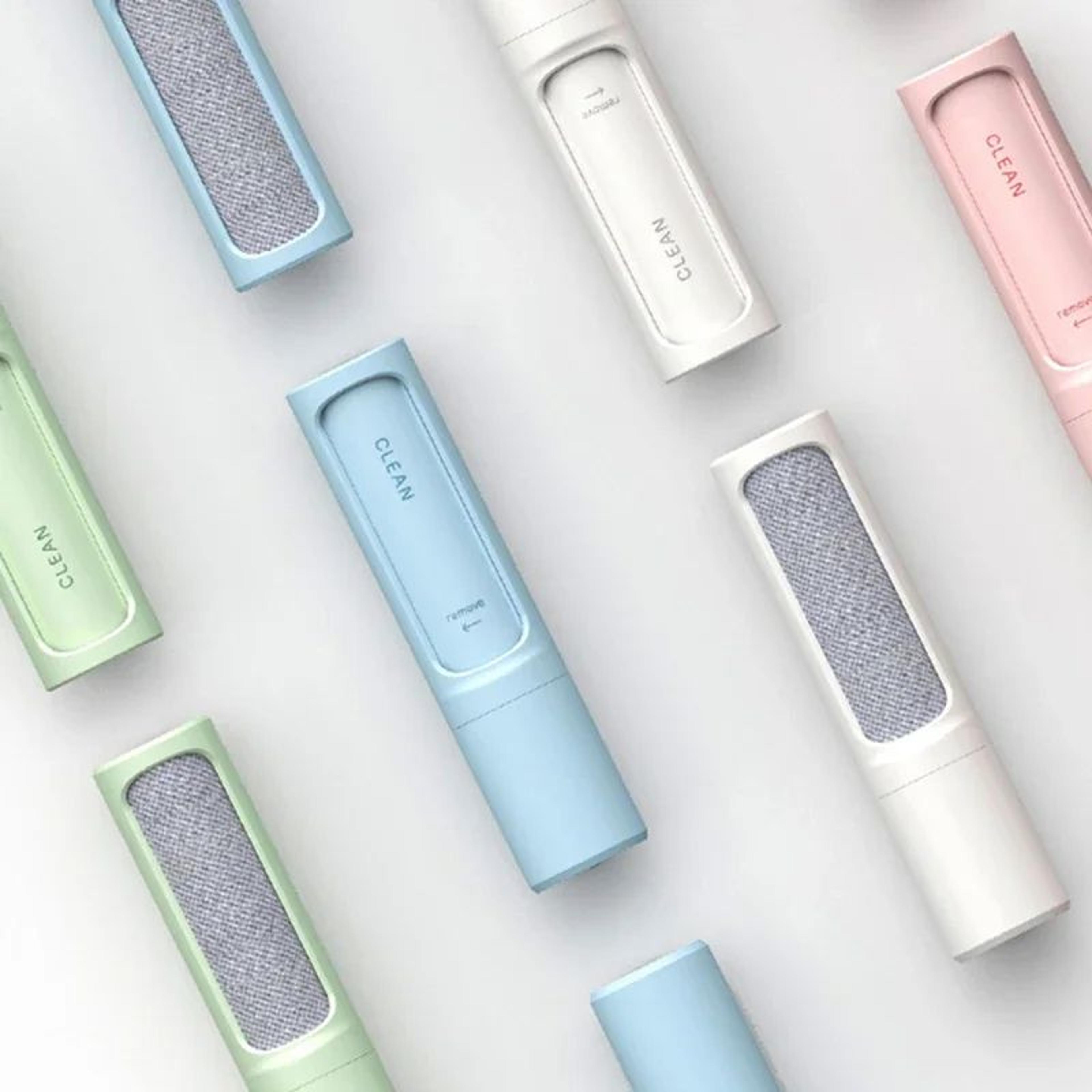 Reusable Pet Hair Remover Brush  SelfCleaning Lint Roller For Clothes And Furniture 0