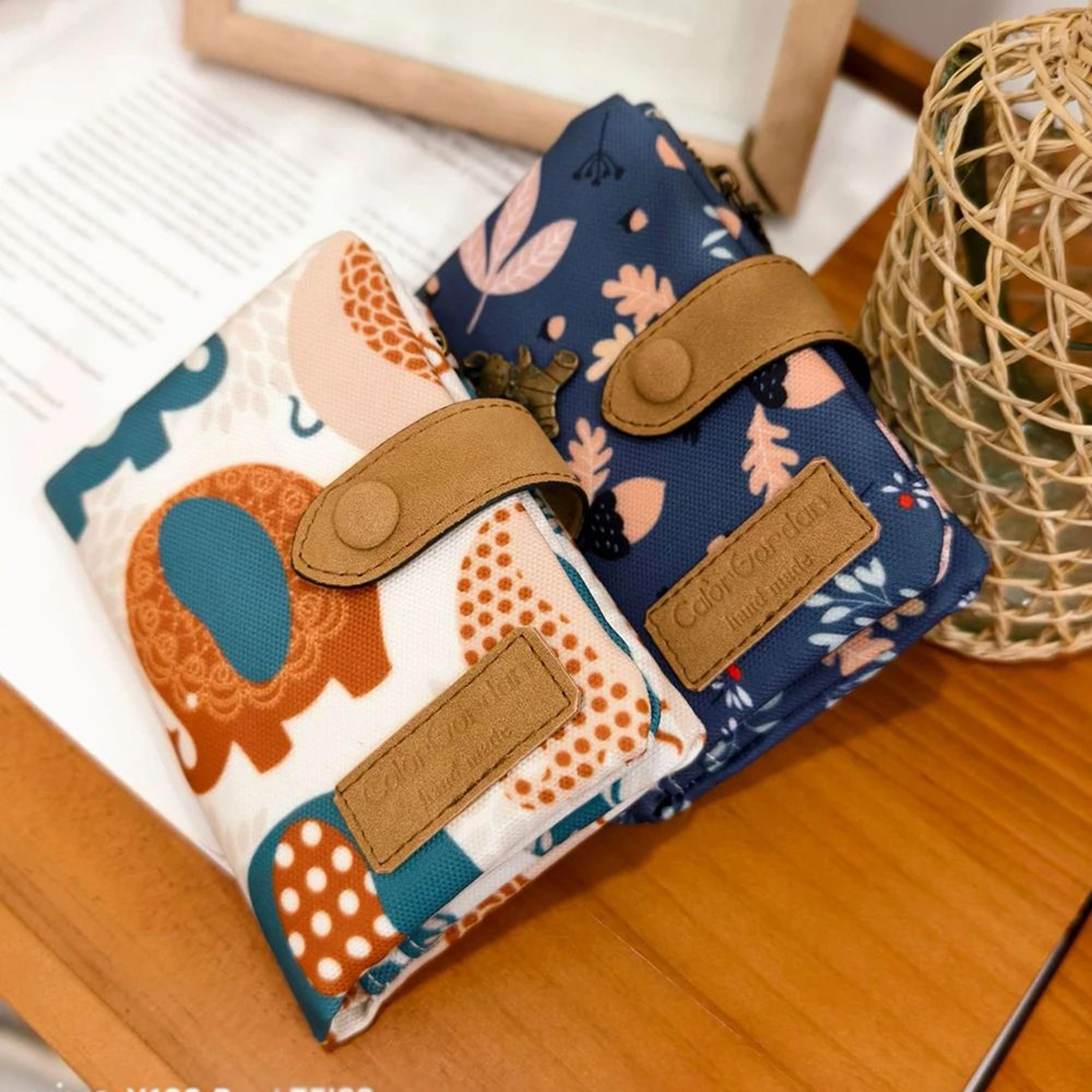 Everyday Womens Short Wallet With Hasp Closure Large Capacity Wallet Coin  Card Organizer 0