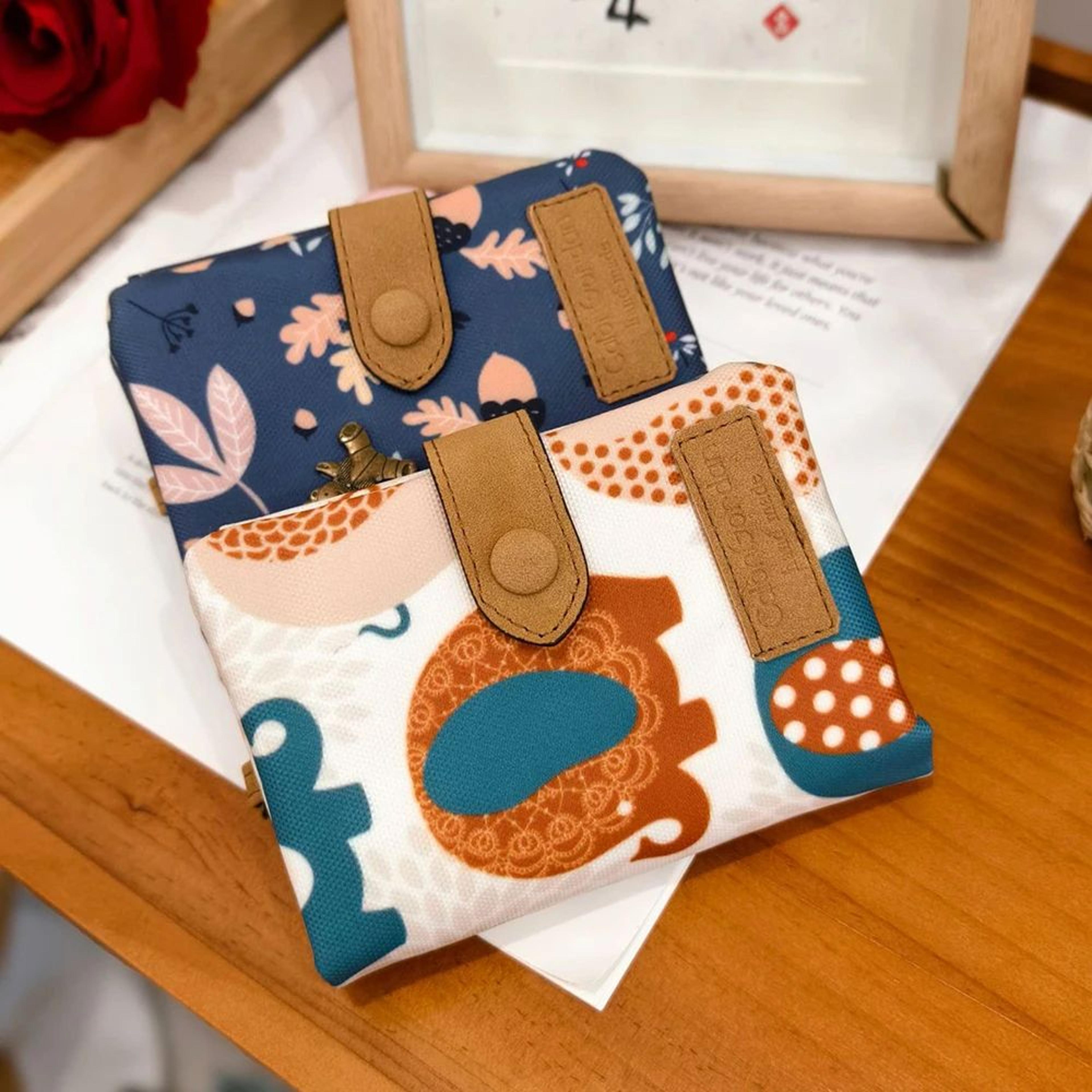 Everyday Womens Short Wallet With Hasp Closure Large Capacity Wallet Coin  Card Organizer 5