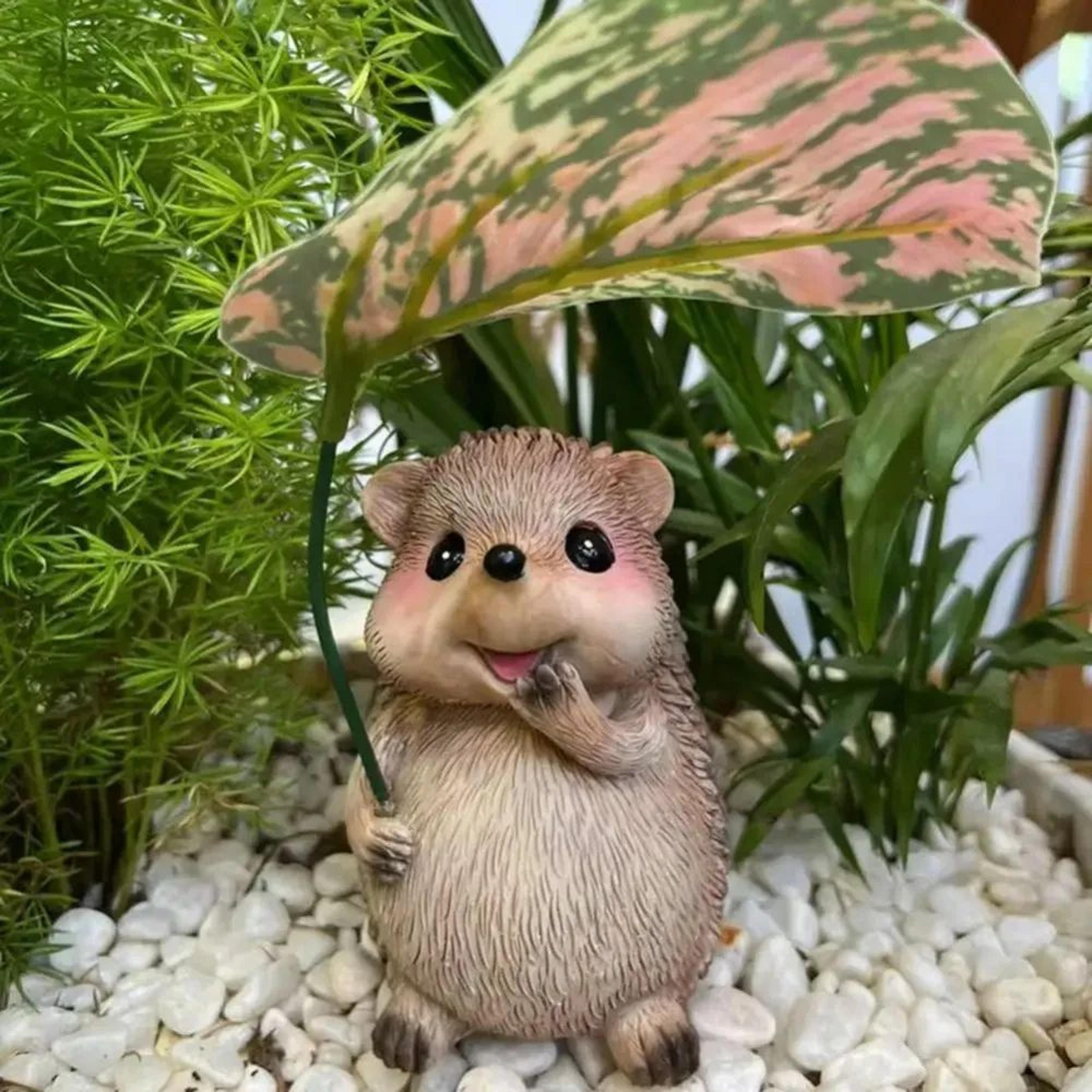 Cute Resin Leaf Umbrella Hedgehog Garden Statue  Whimsical Outdoor Animal Decor Figurine 2