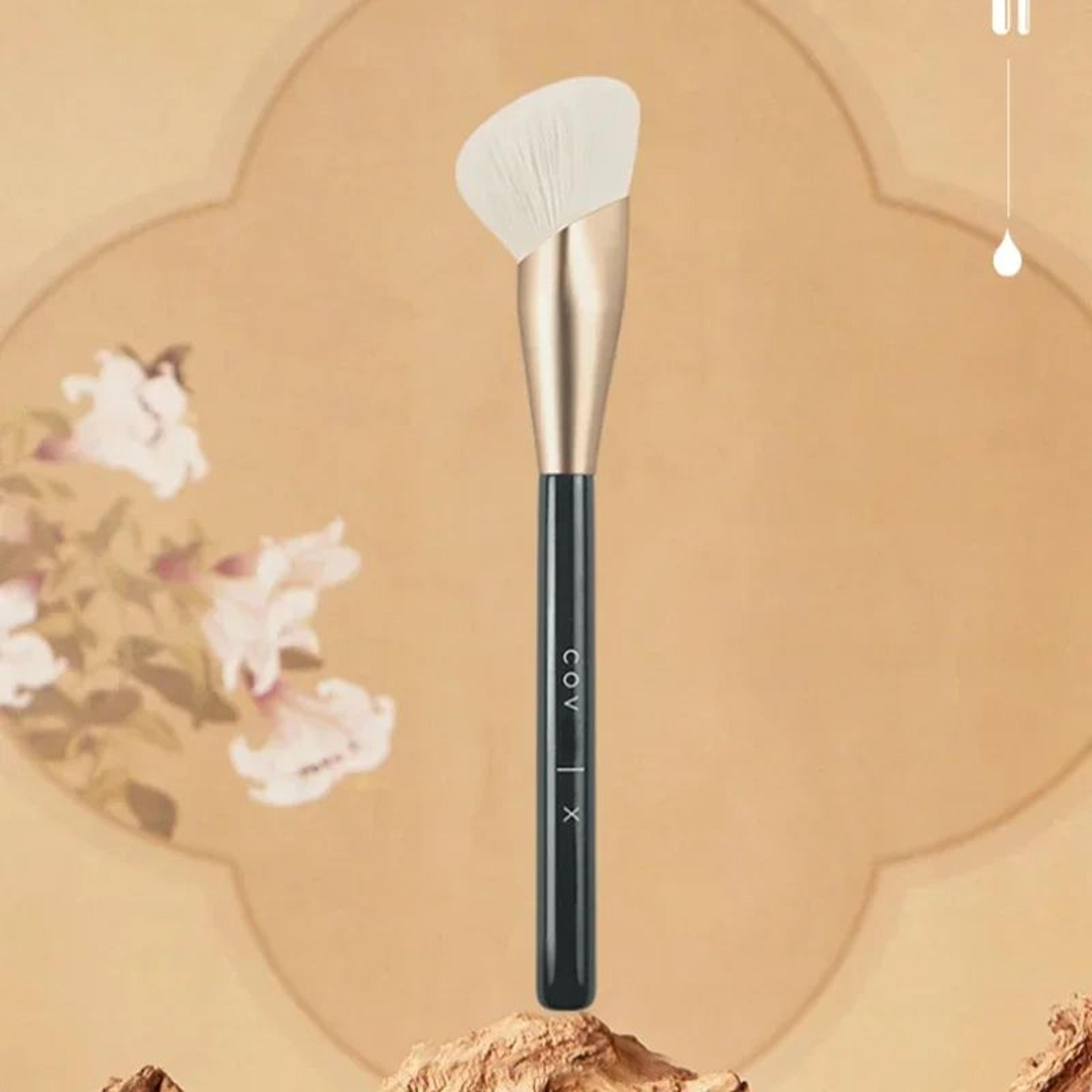 FlawlessBlend Full Coverage Foundation  Contour Makeup Brush 4