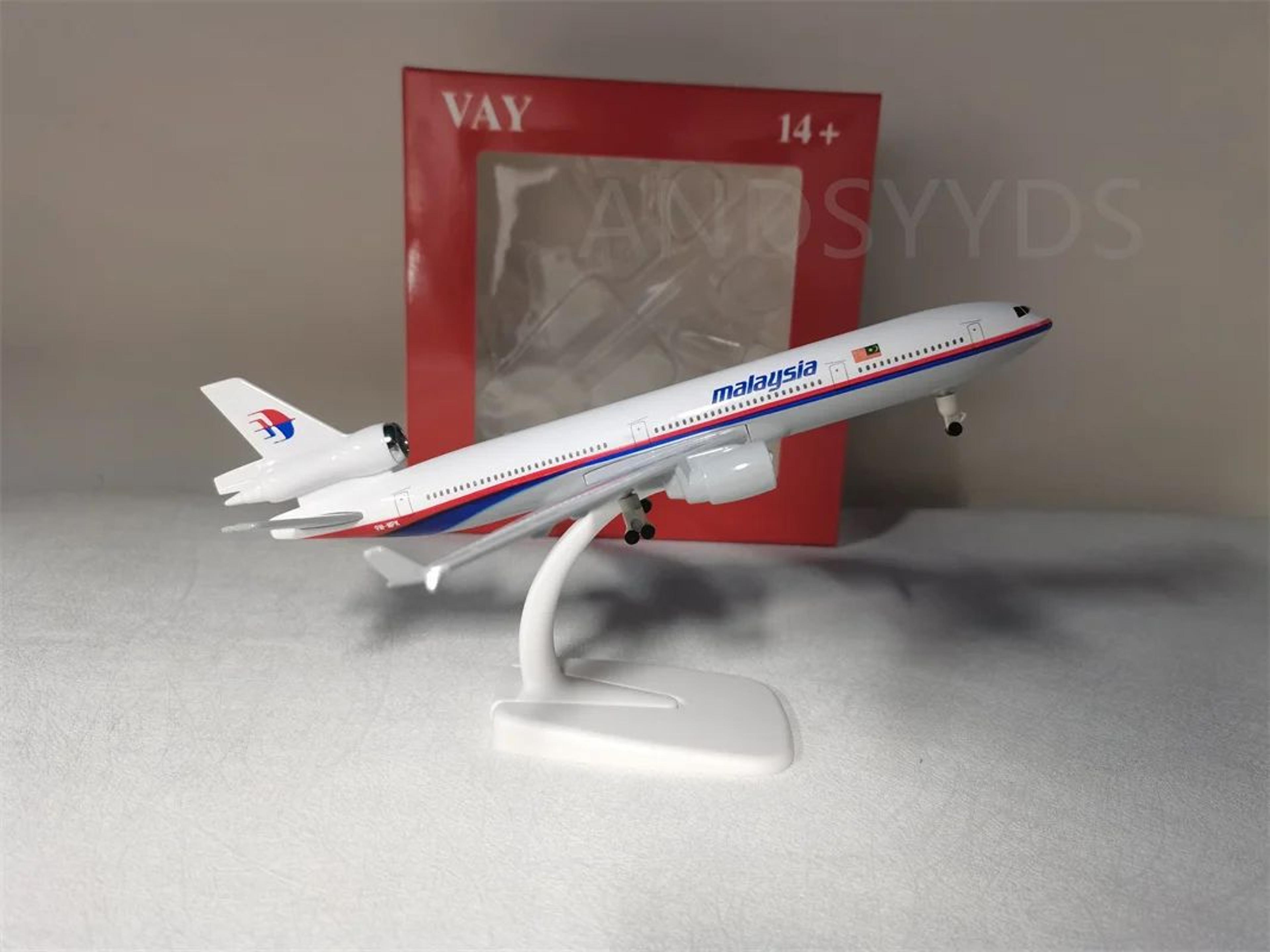 20cm MD11 Model Plane Diecast Airplane Model With Landing Gear Display Stand 1