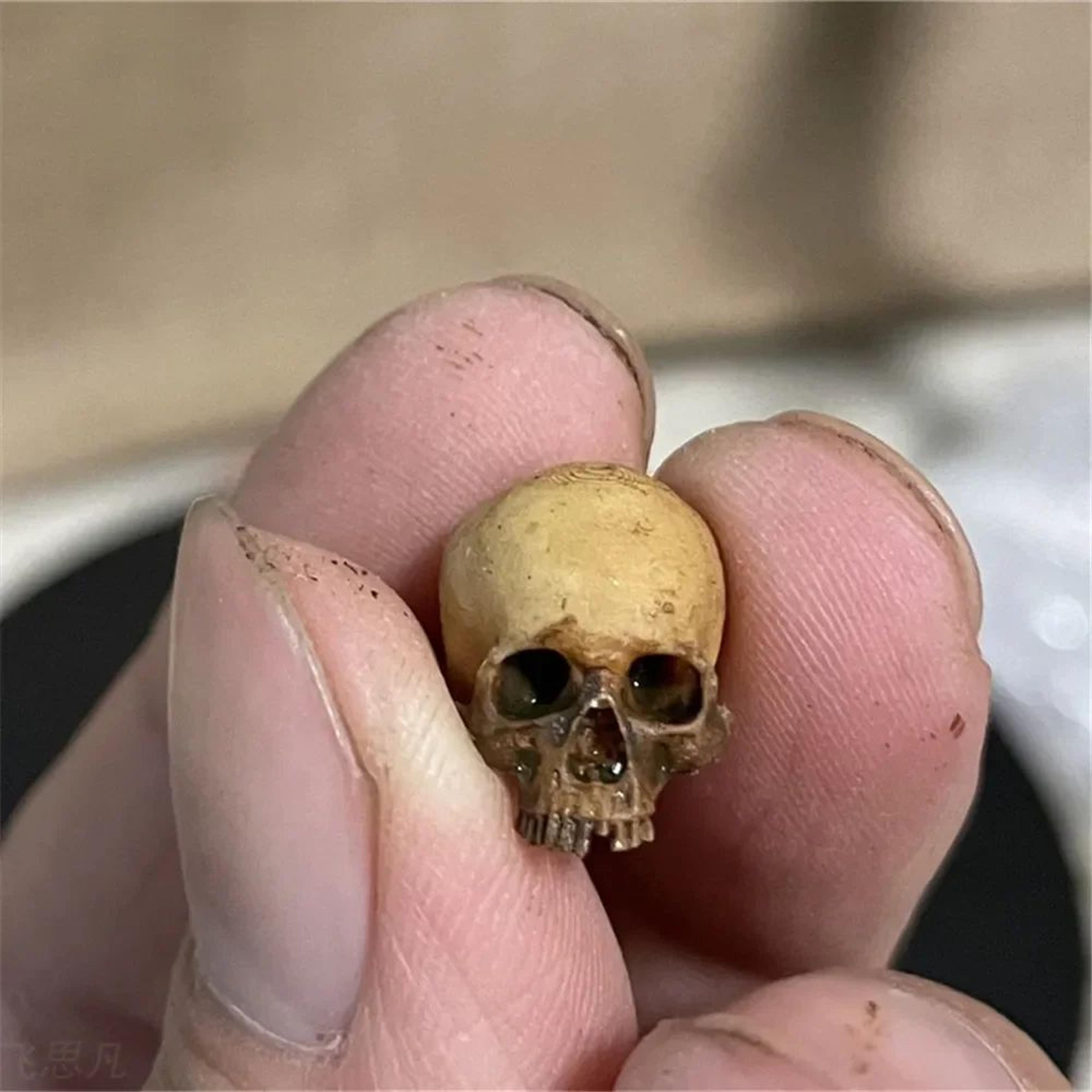 Miniature Skull Figurine For Halloween Decor Dollhouses  Gothic Displays 4