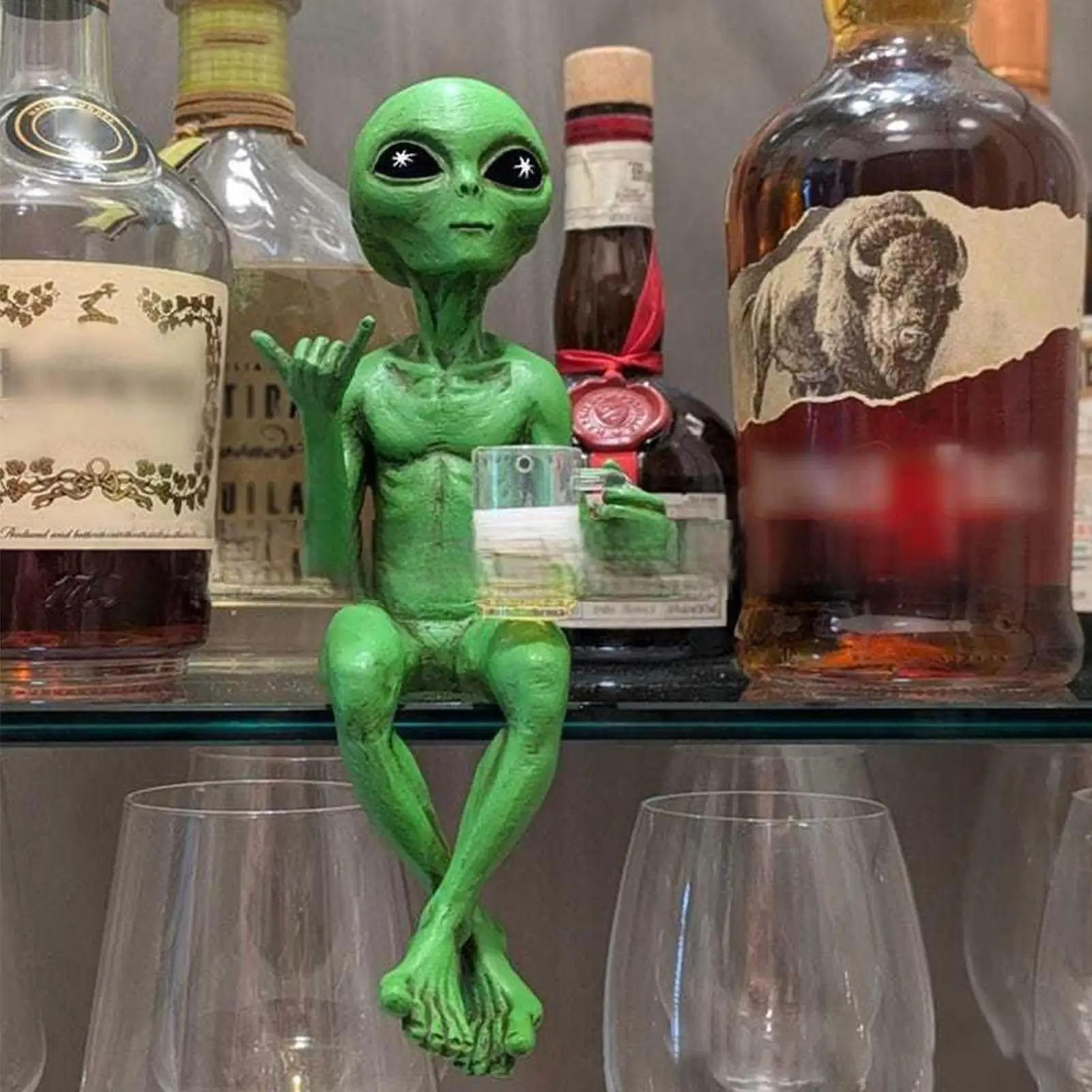 Beer Drinking Alien Statue Funny Resin Alien Desk Decor 4