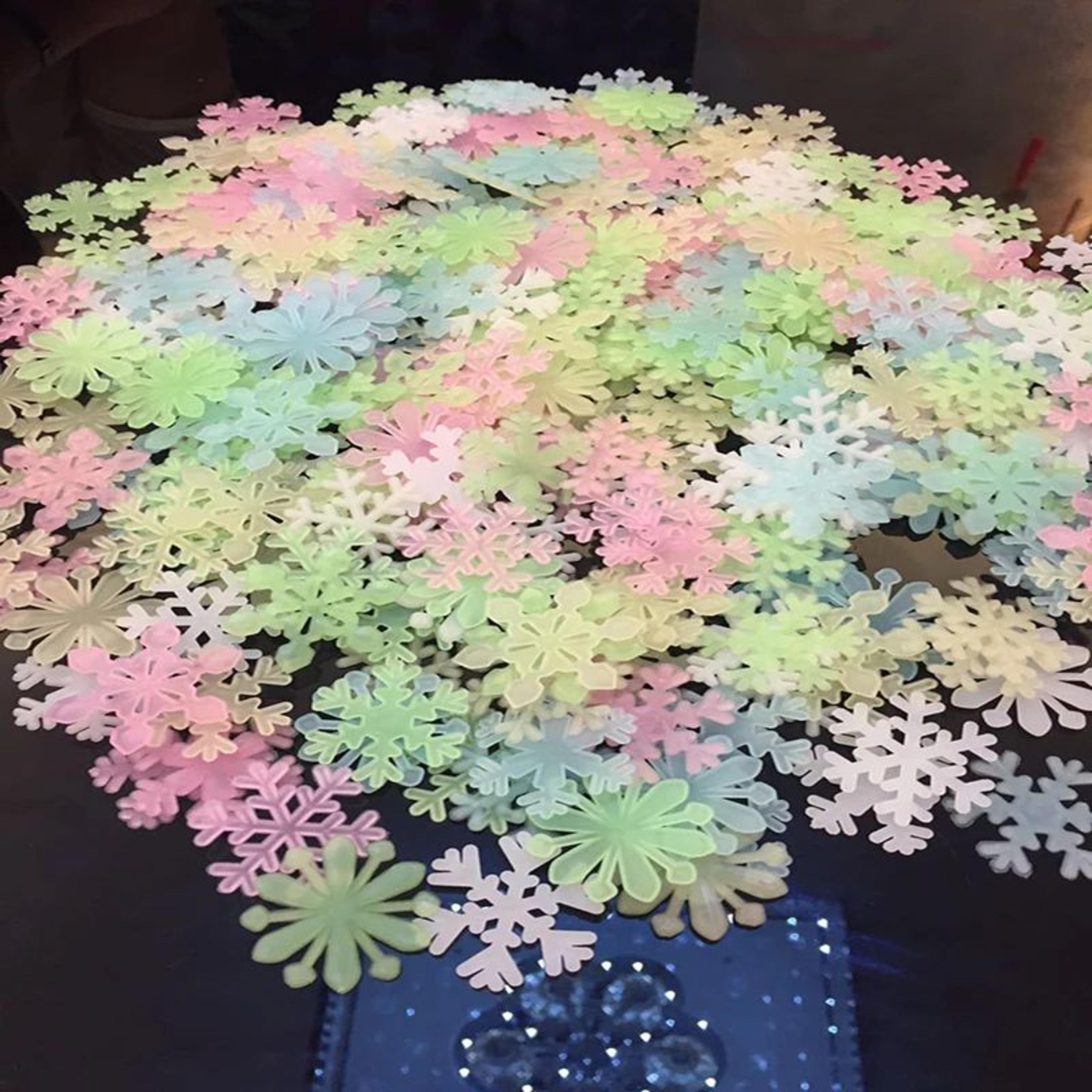 LumiSnow Glow In The Dark Snowflake Wall Stickers 50Piece Kids Room Christmas Decor 4