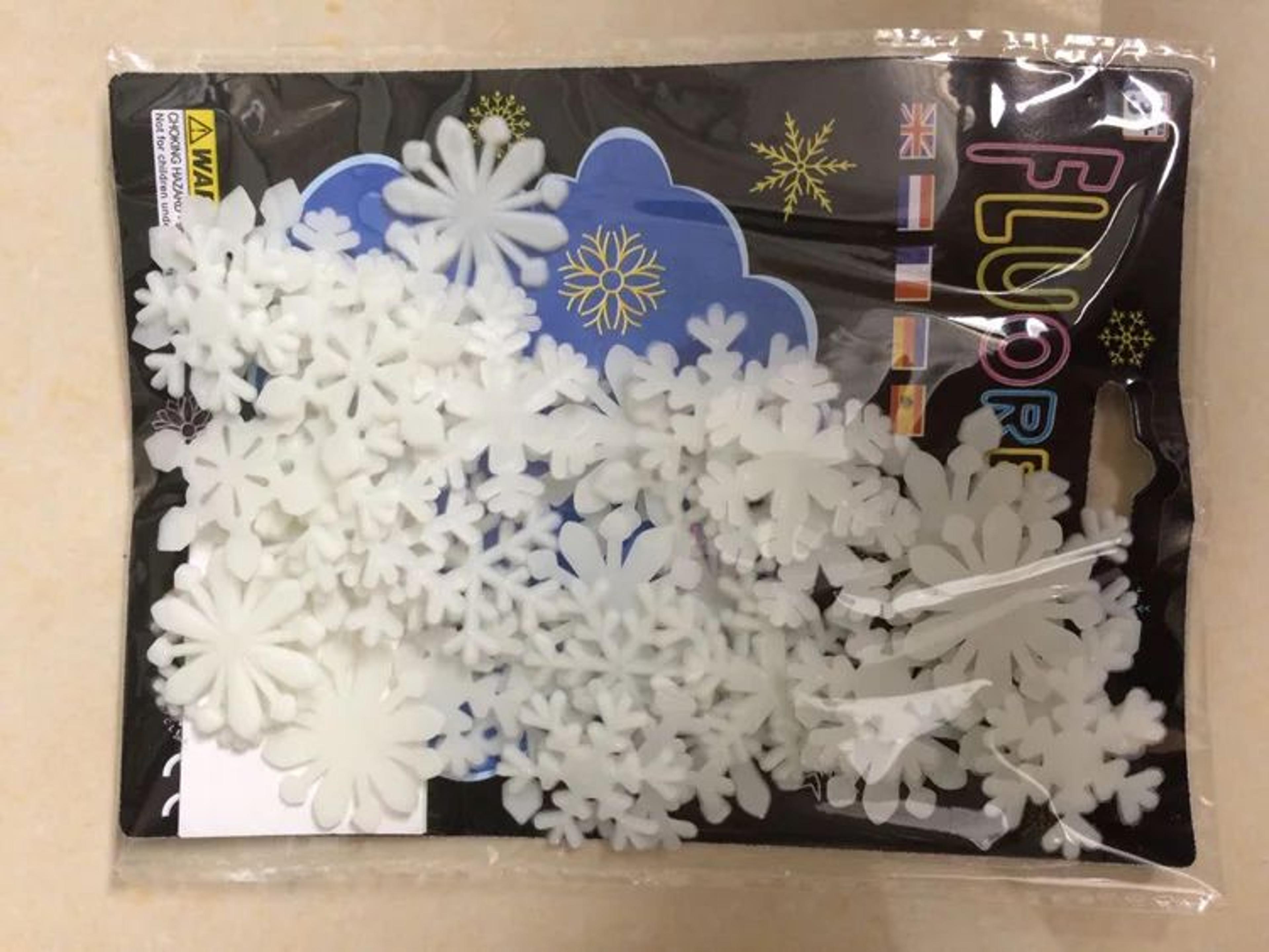 LumiSnow Glow In The Dark Snowflake Wall Stickers 50Piece Kids Room Christmas Decor 10