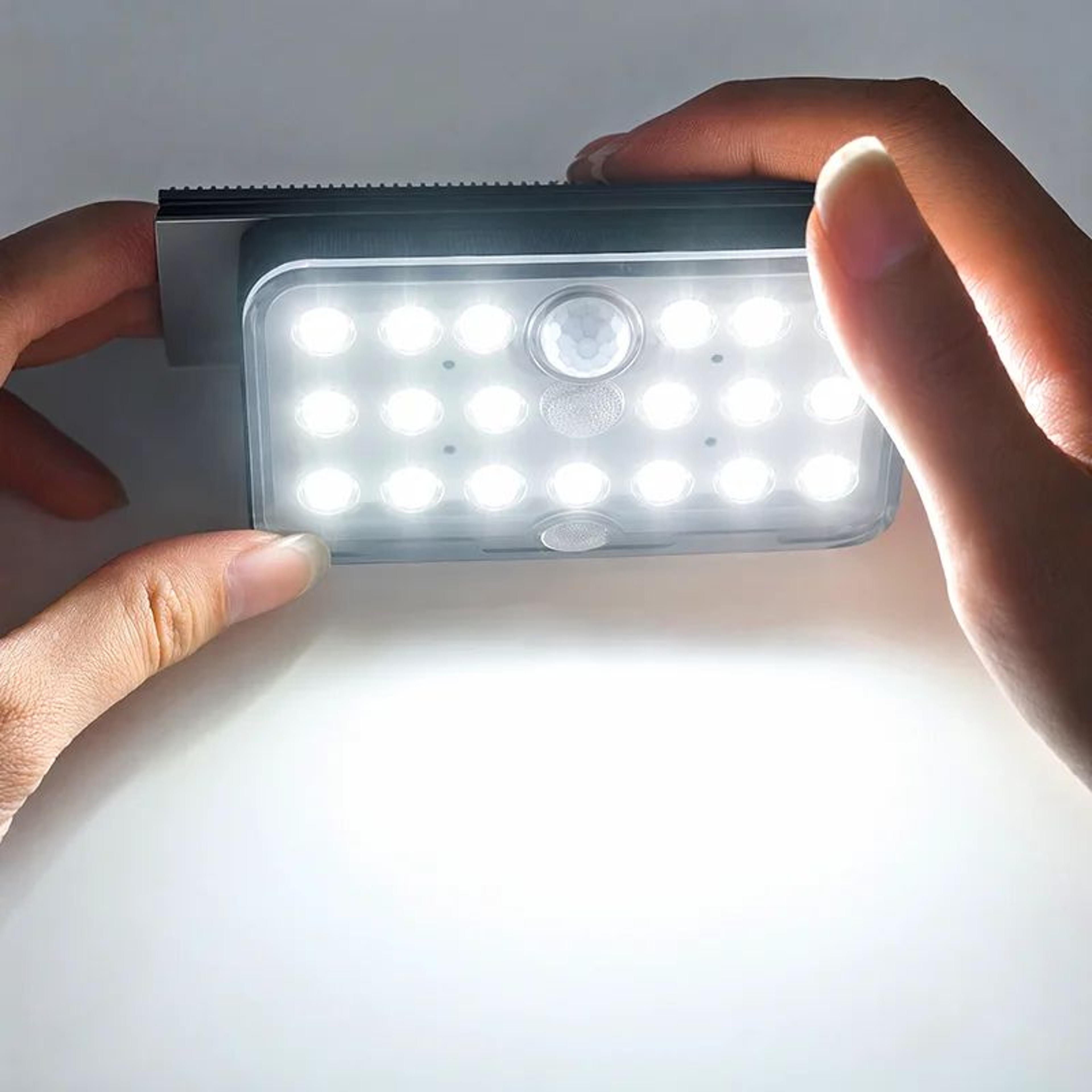 19 LED Solar Motion Sensor Wall Light For Yard And Garden 1