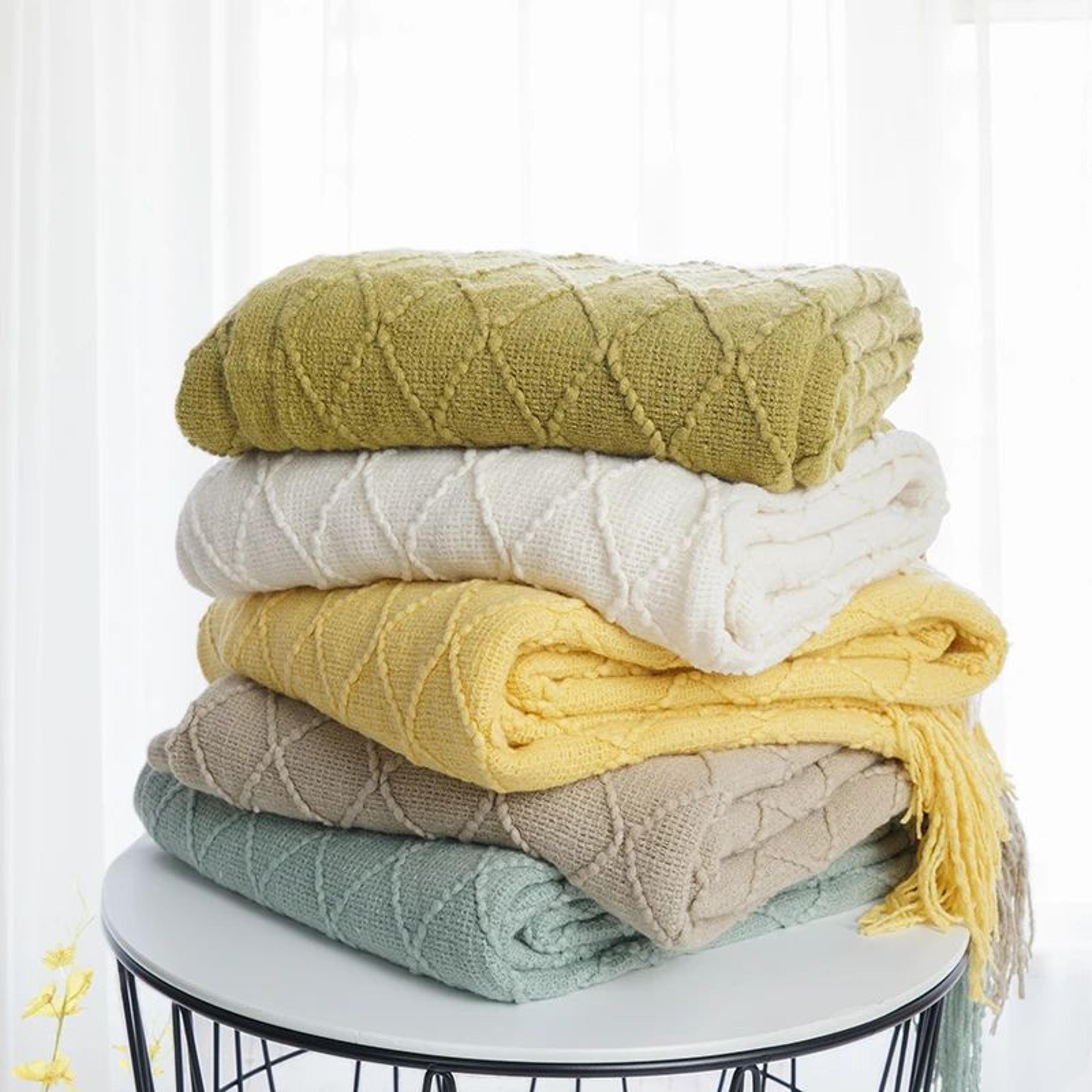 Battilo Soft Plaid Knitted Throw Blanket For Couch And Bed 1
