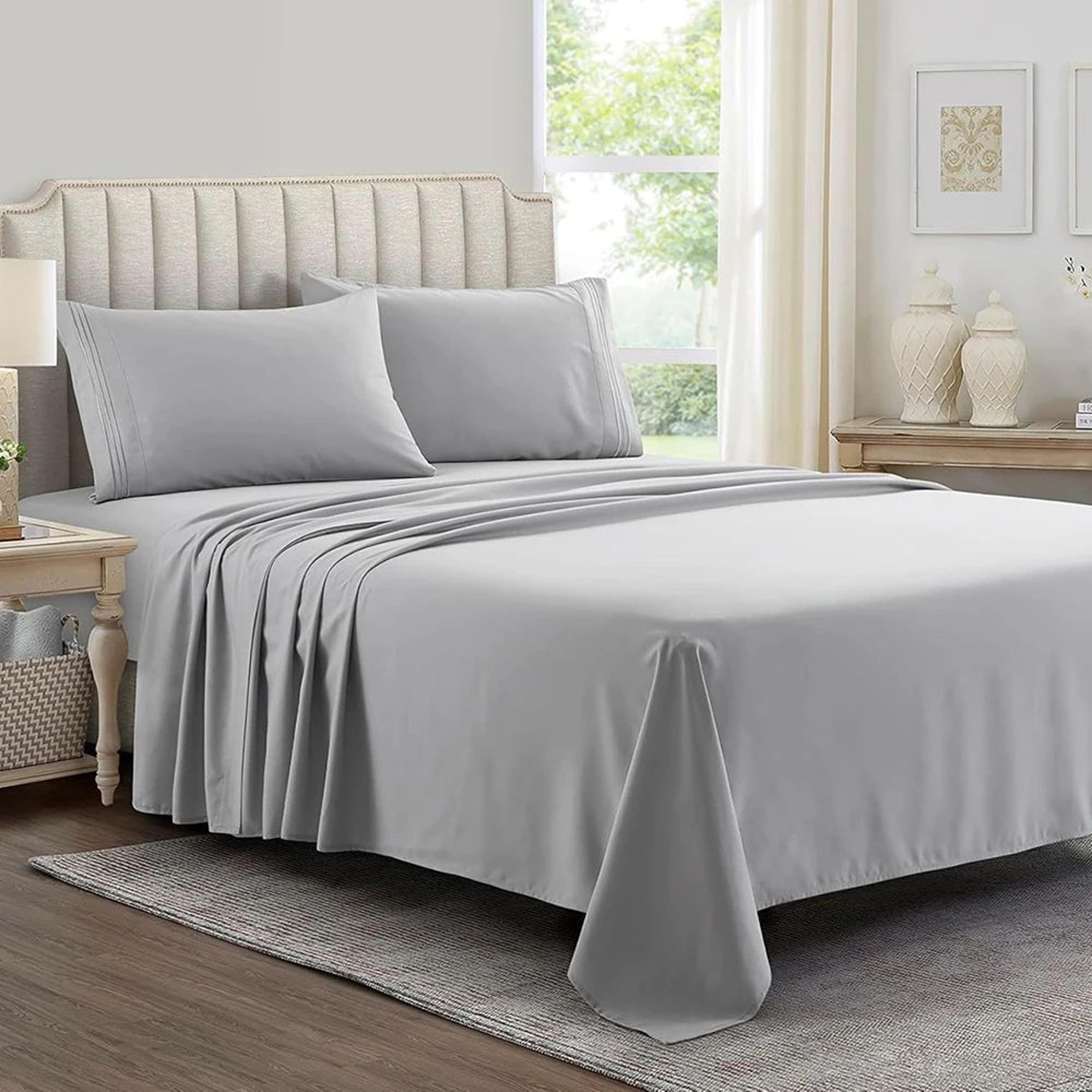 Luxury Microfiber 4 Piece Bed Sheet Set With Fitted Sheet And Pillowcases 2