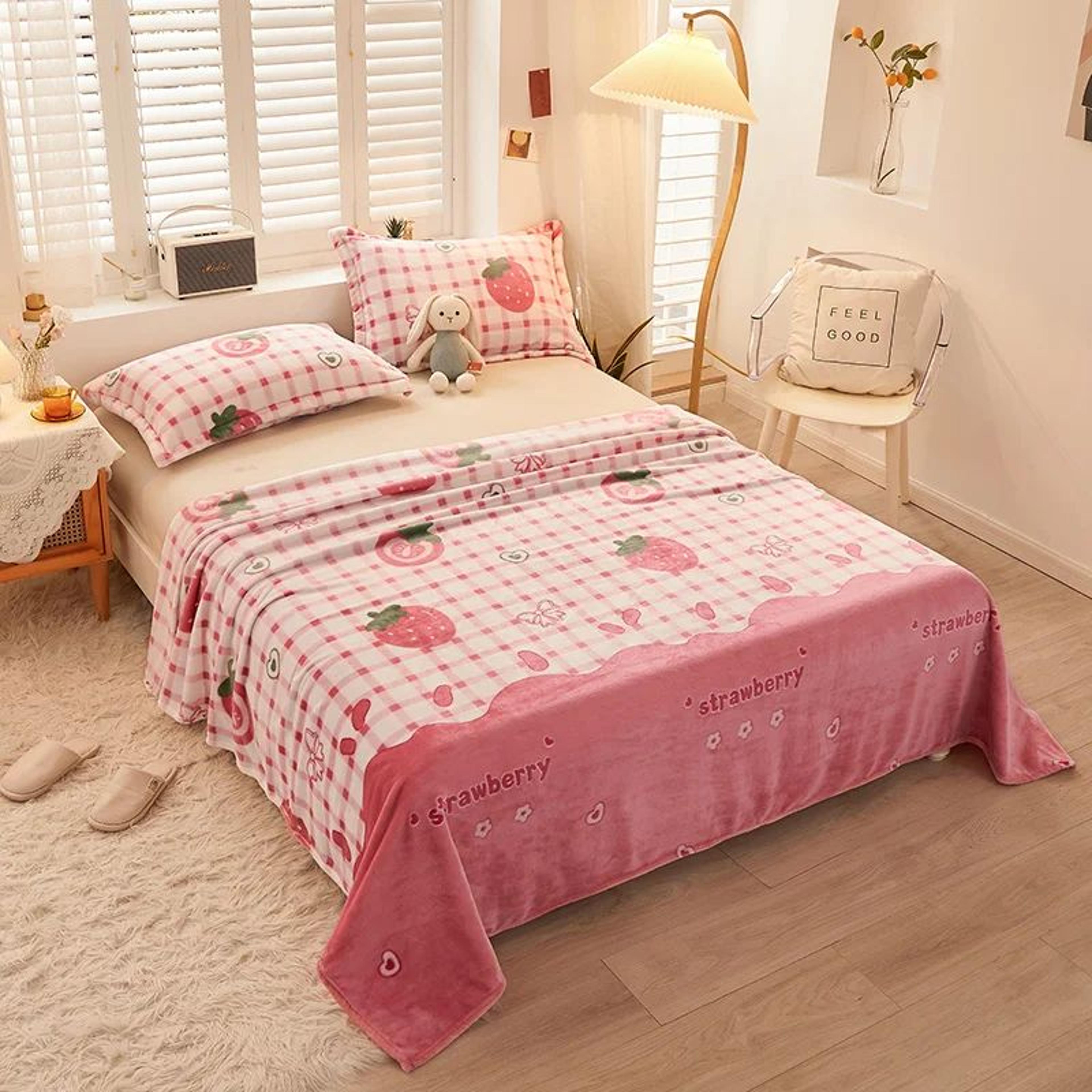 Cartoon Strawberry Flannel Fleece Blanket Soft Cozy Throw For Bed And Sofa 1