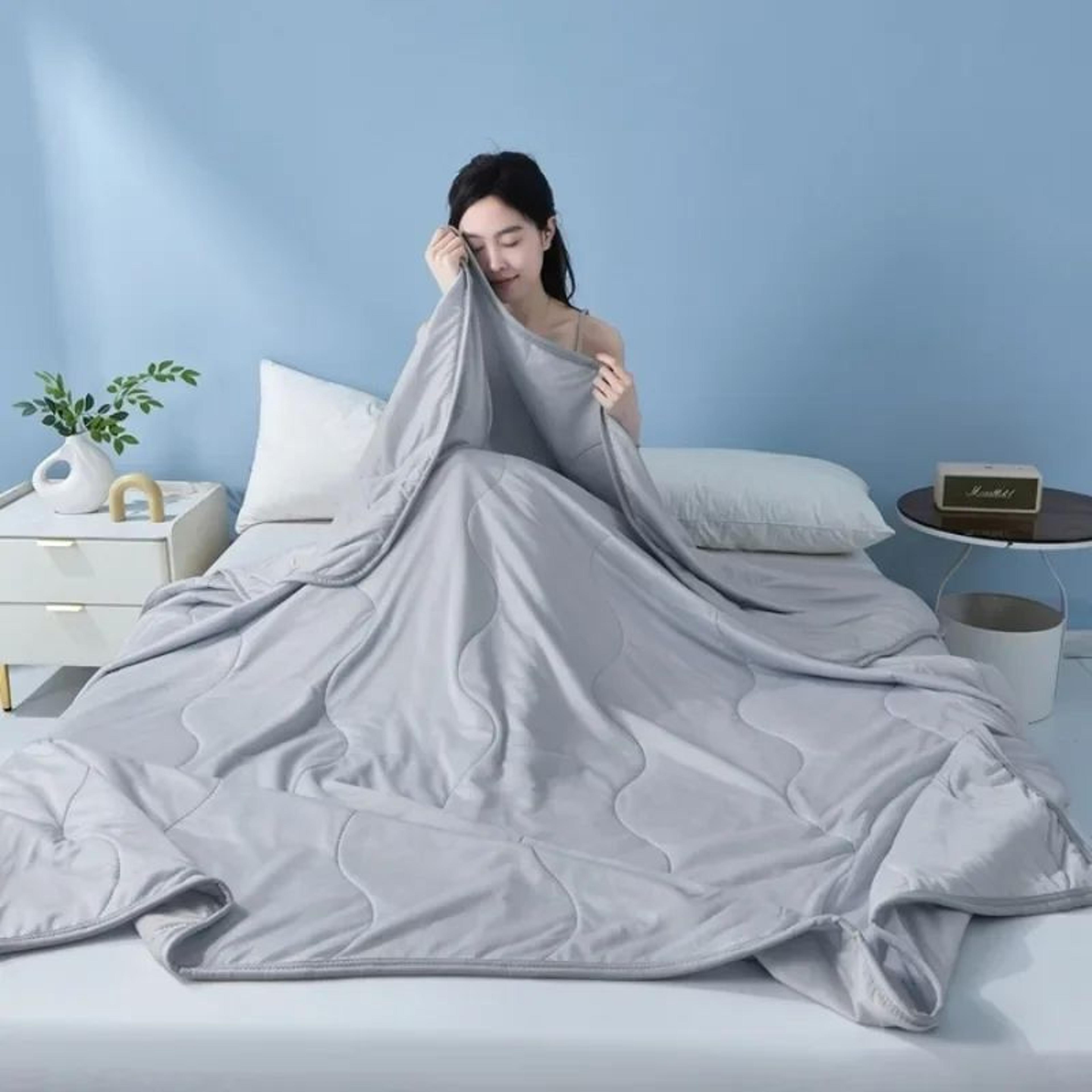 Cooling Ice Silk Summer Quilt Lightweight Machine Washable Air Conditioning Comforter 4