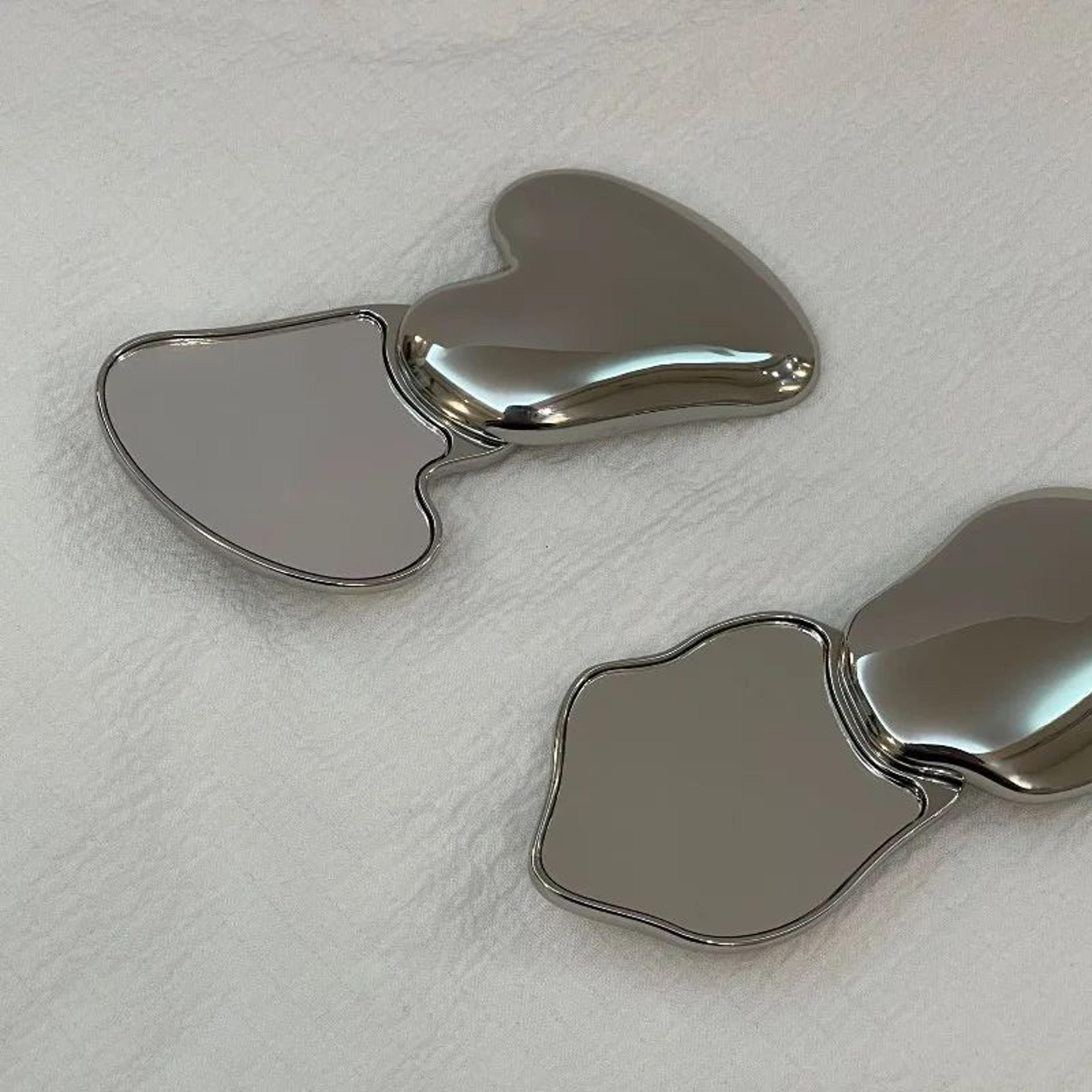 Elegant HeartShaped Metal Pocket Makeup Mirror 5