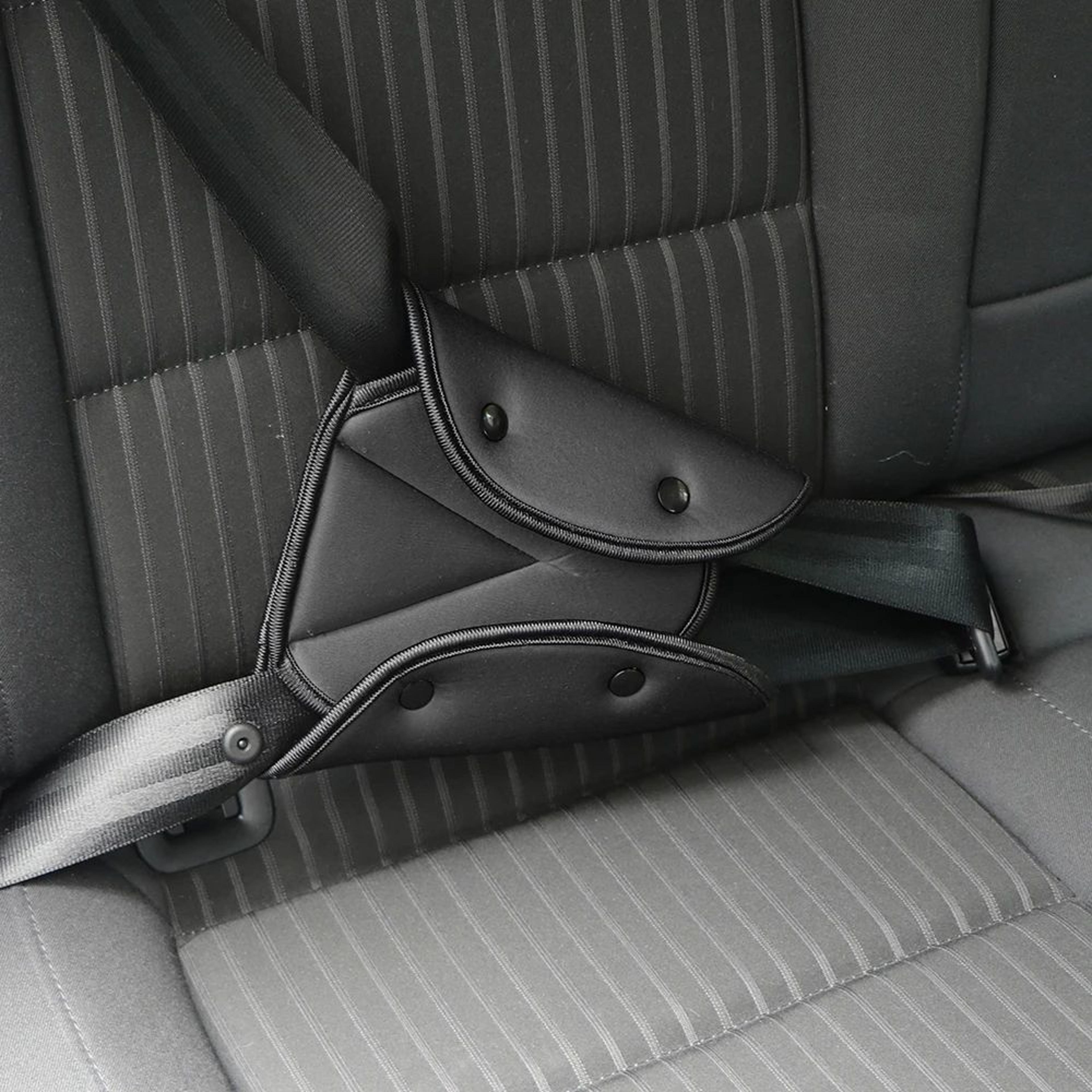 Kids Adjustable Seat Belt Positioner With Shoulder And Neck Comfort Strap 1