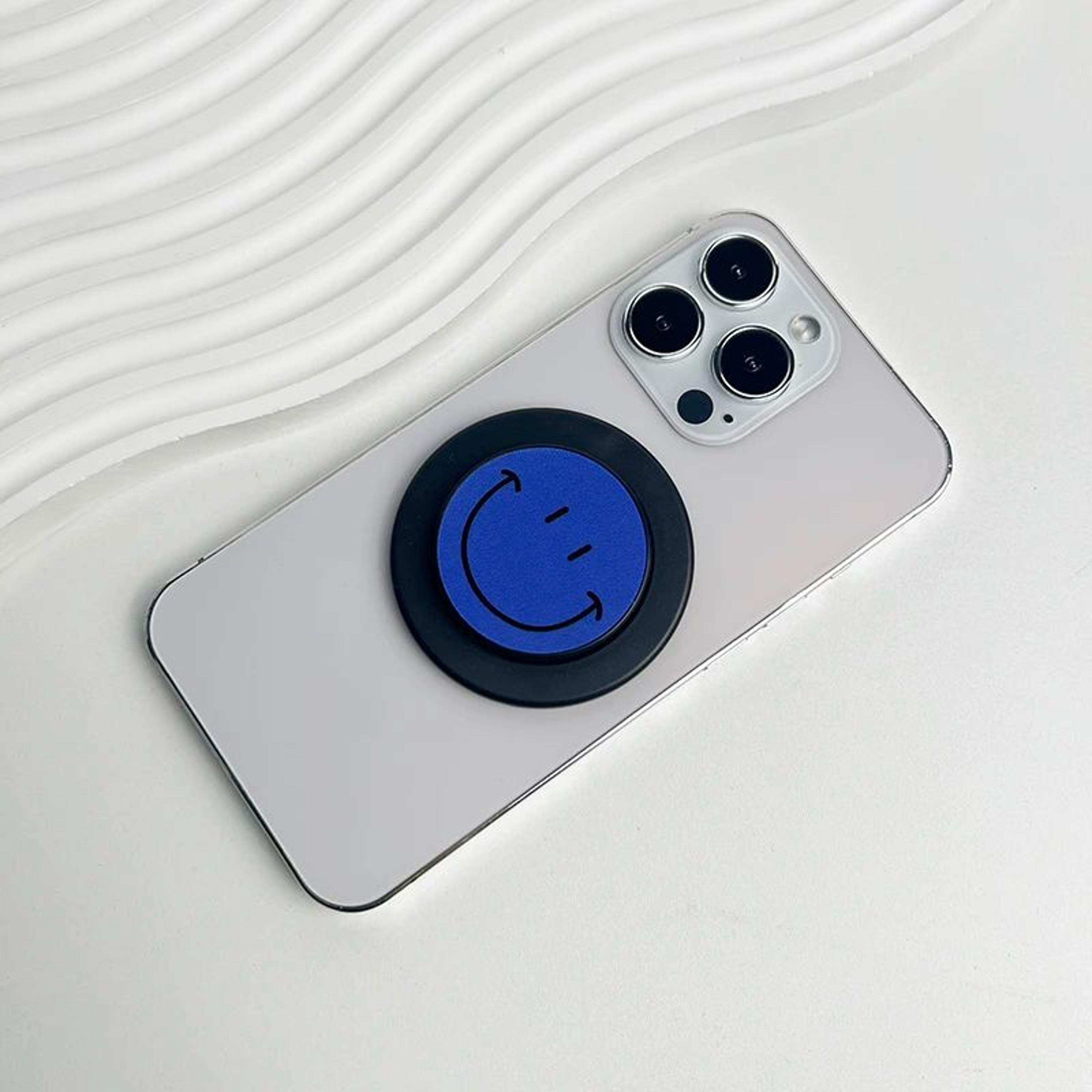 Cute Happy Face Magnetic Phone Grip Holder With Foldable Stand For MagSafe 7