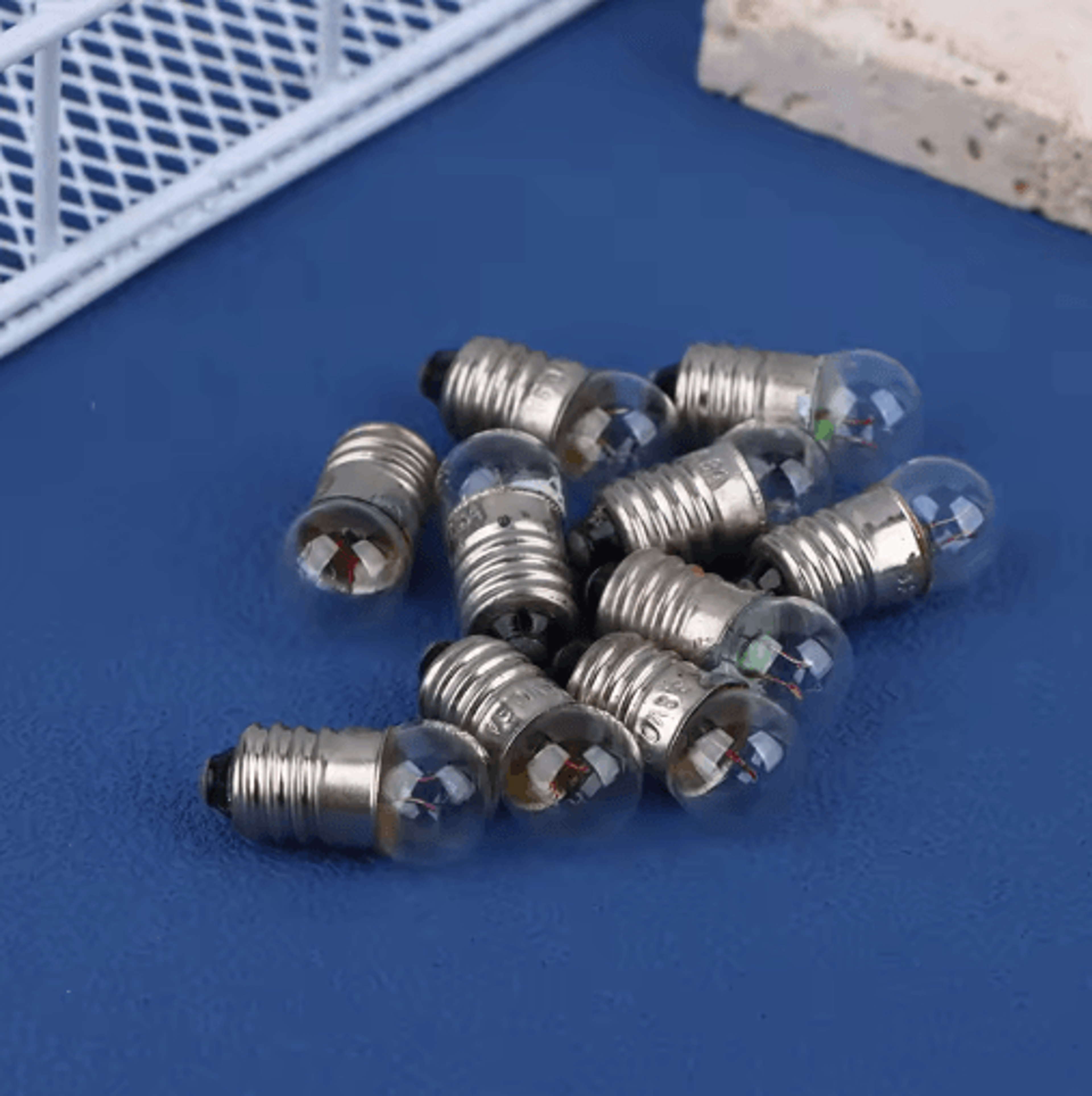 10PCS Miniature Light Bulbs 15V 25V 38V Small Round Bulbs For Student Experiments 7