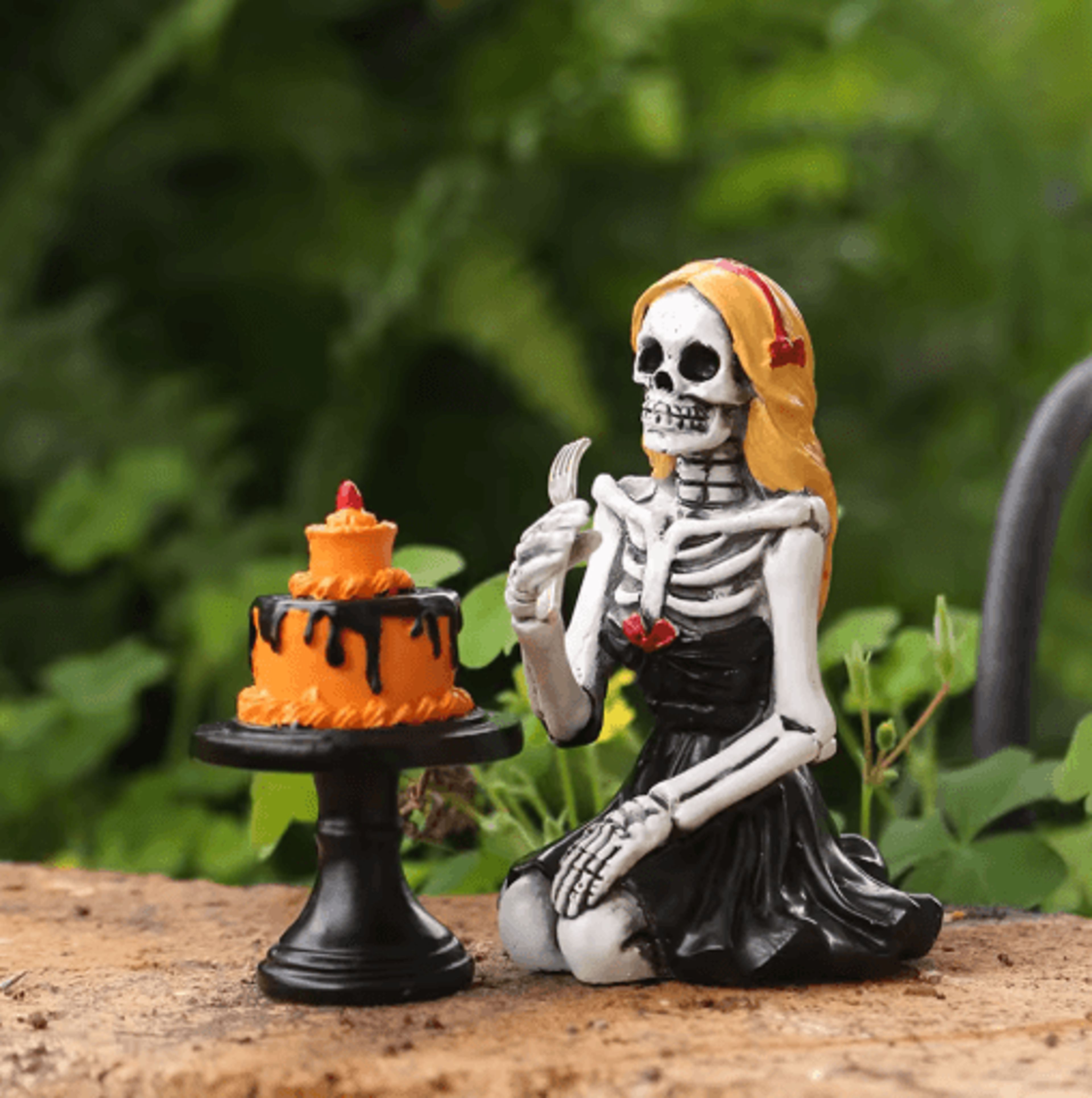 Skull Girl Skeleton Statue Gothic Halloween Figurine For Home Decor And Party Display 4