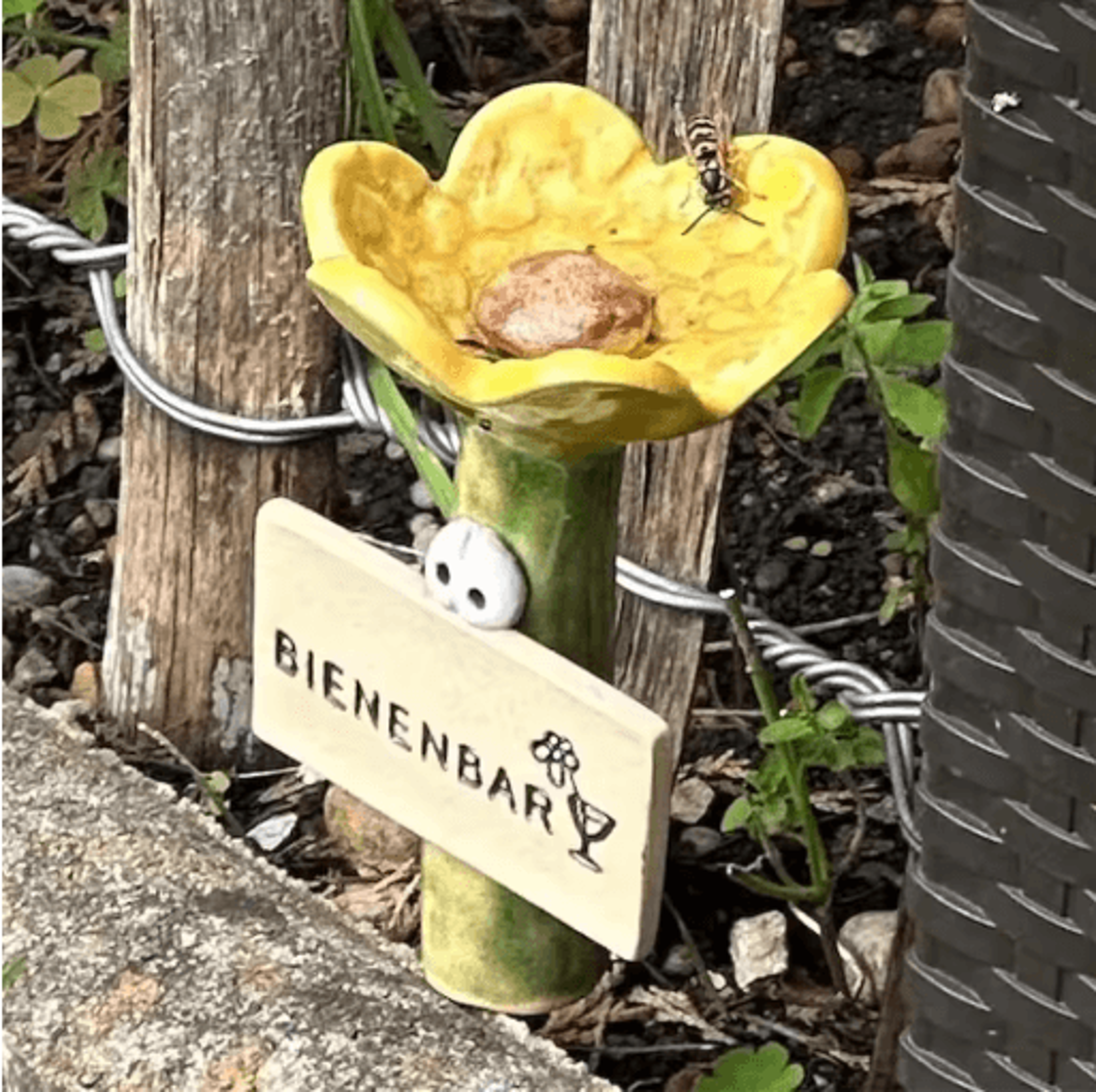 Insect Drinkers Flower Shaped Bee Drinking Cups For Garden Pollinators 7