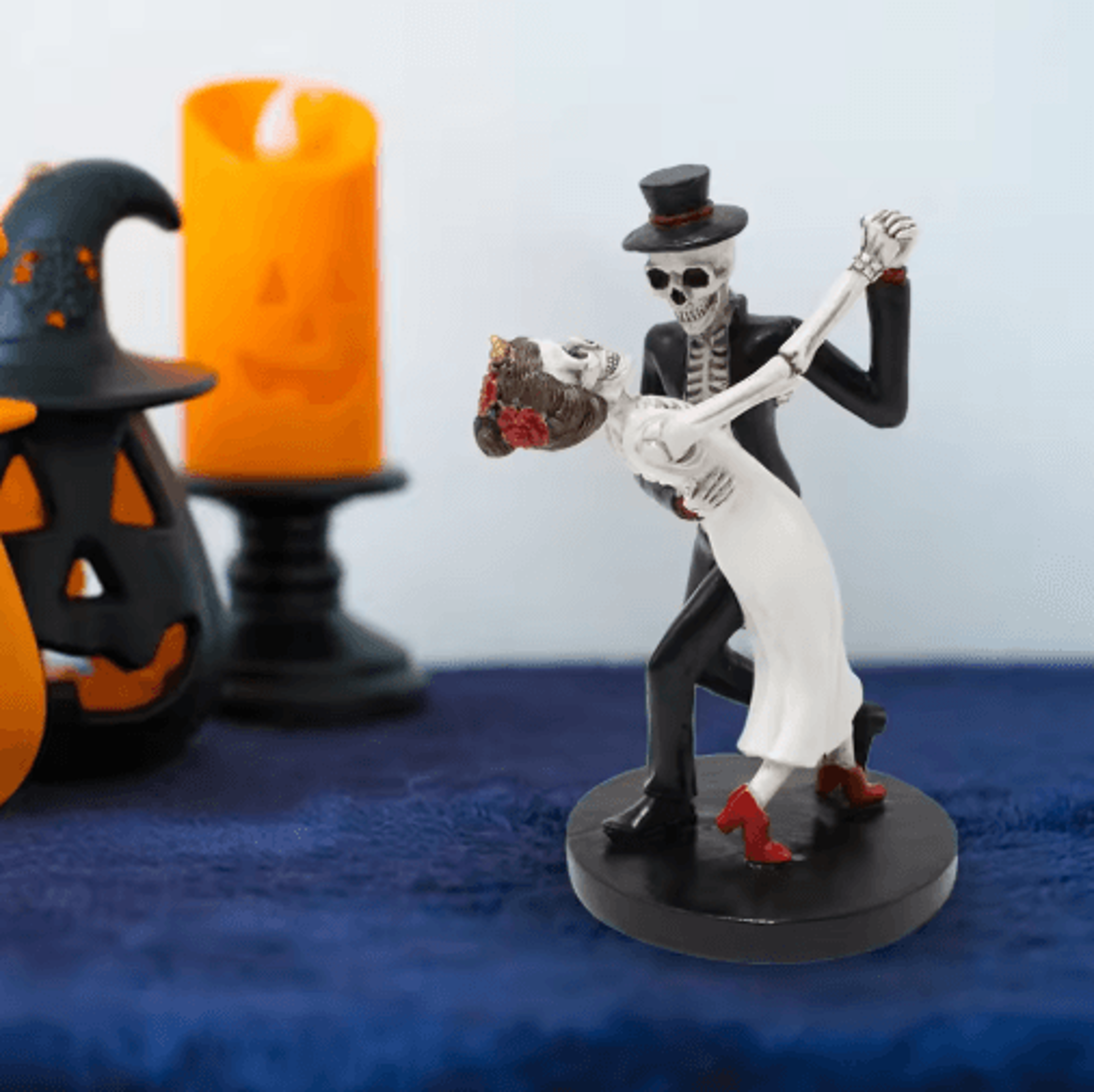 Halloween Dancing Skeleton Couple 12cm Resin Tabletop Decor For Spooky Home And Party Displays 0