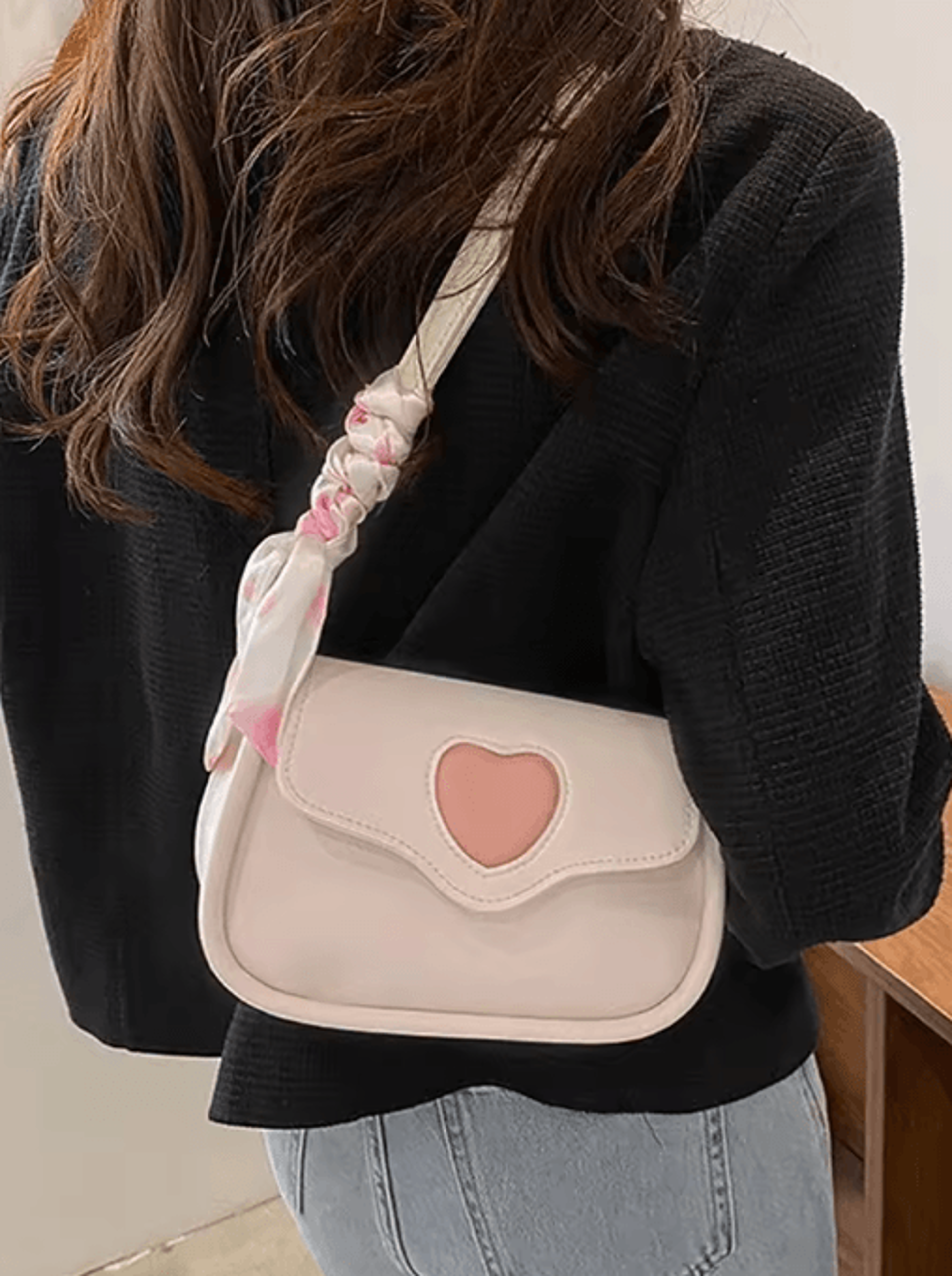 Retro Love Saddle Crossbody Bag For Women Chic Niche Shoulder Bag 4