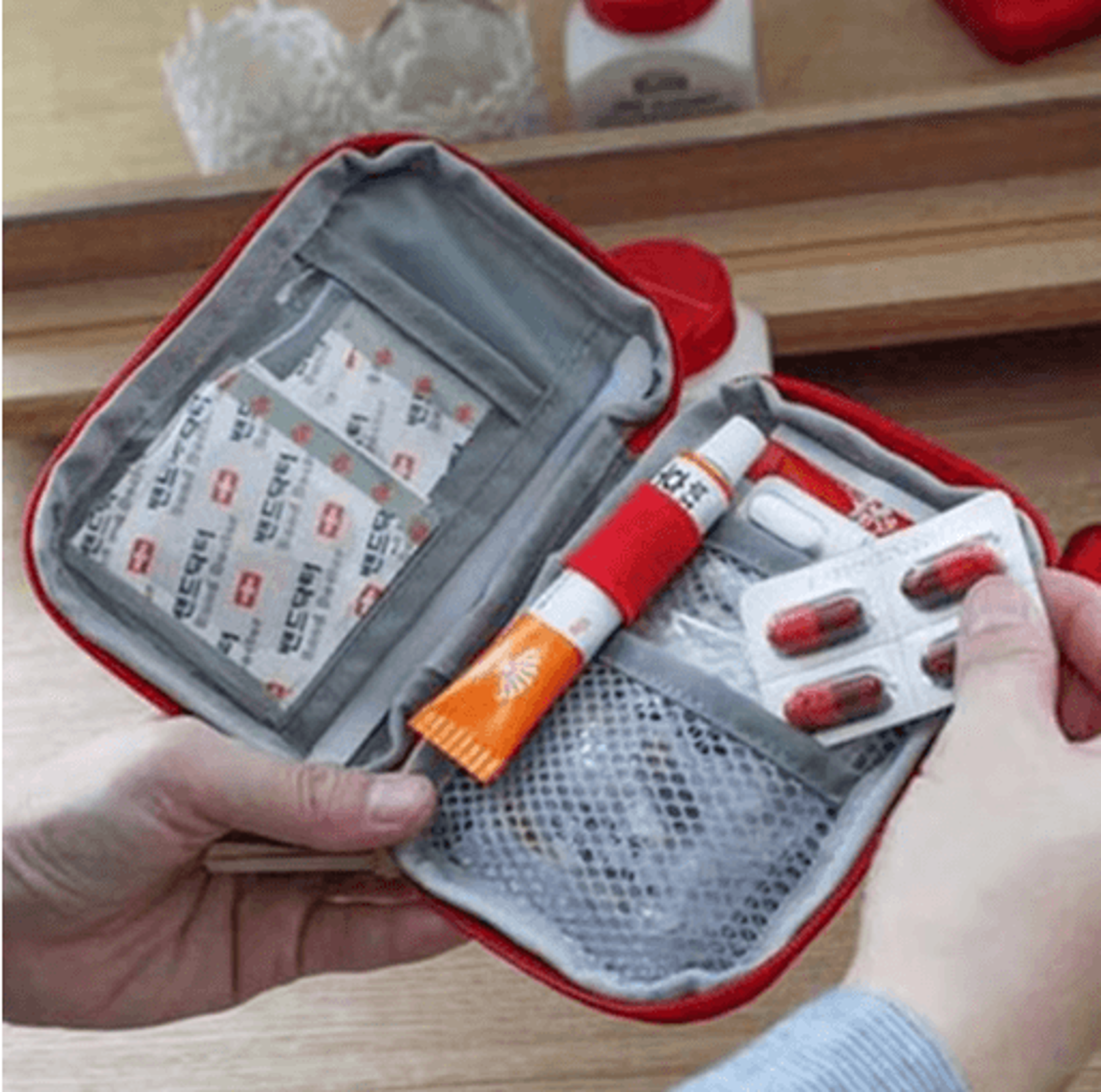 Mini Portable Medicine Bag Travel First Aid And Emergency Storage Kit 7