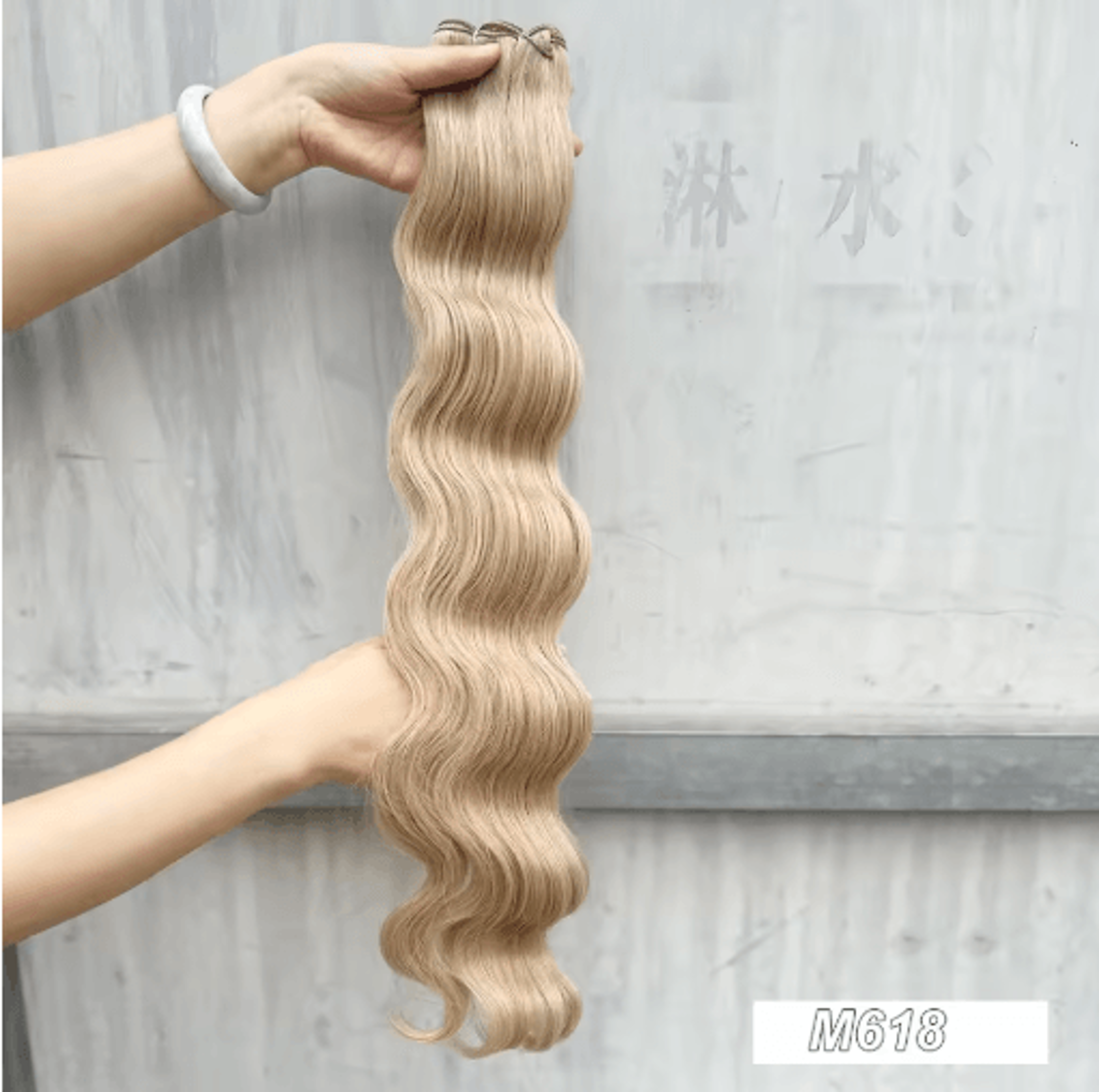 Magicae 30 Inch Ombre Body Wave Synthetic Hair Extension Bundle 200g 19