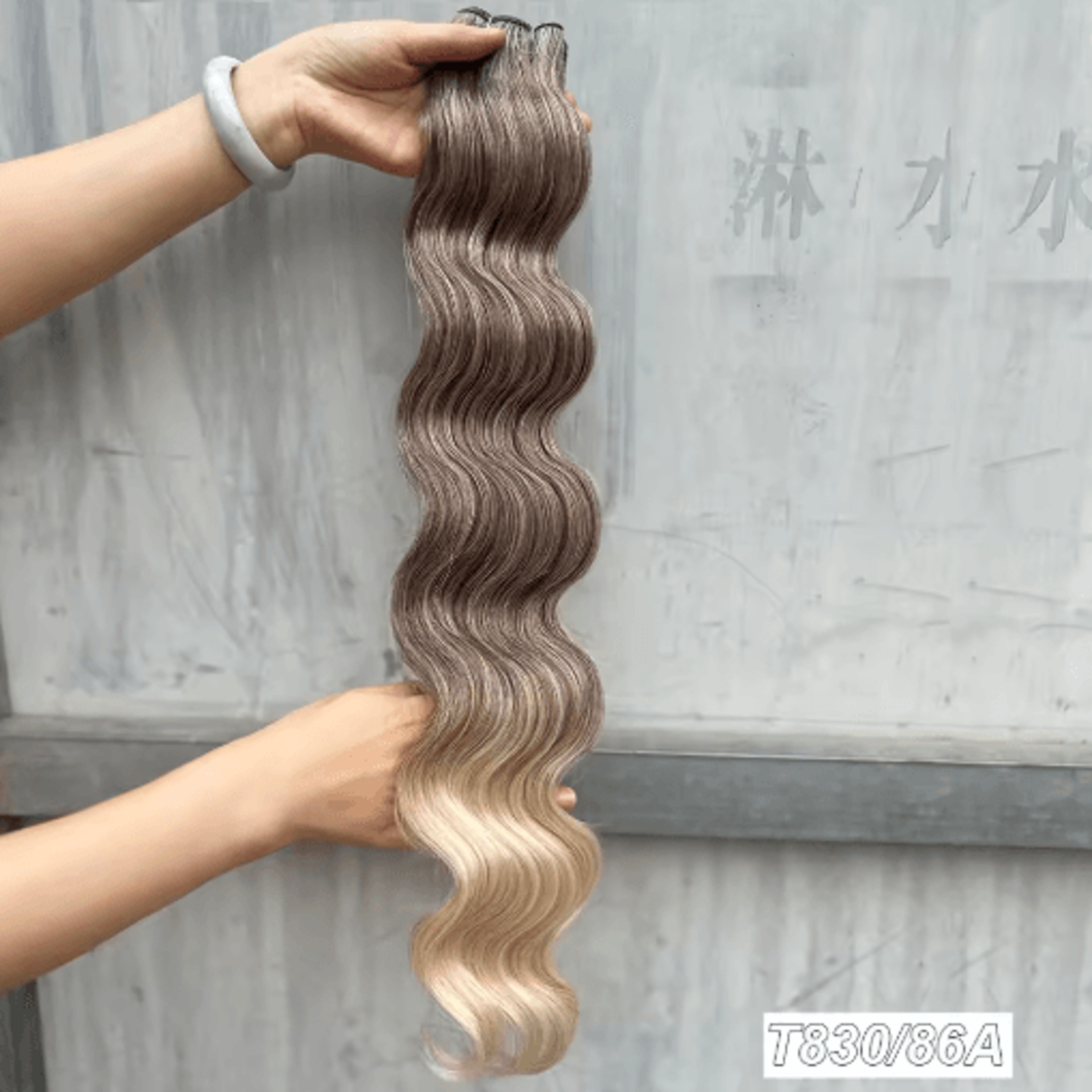 Magicae 30 Inch Ombre Body Wave Synthetic Hair Extension Bundle 200g 2