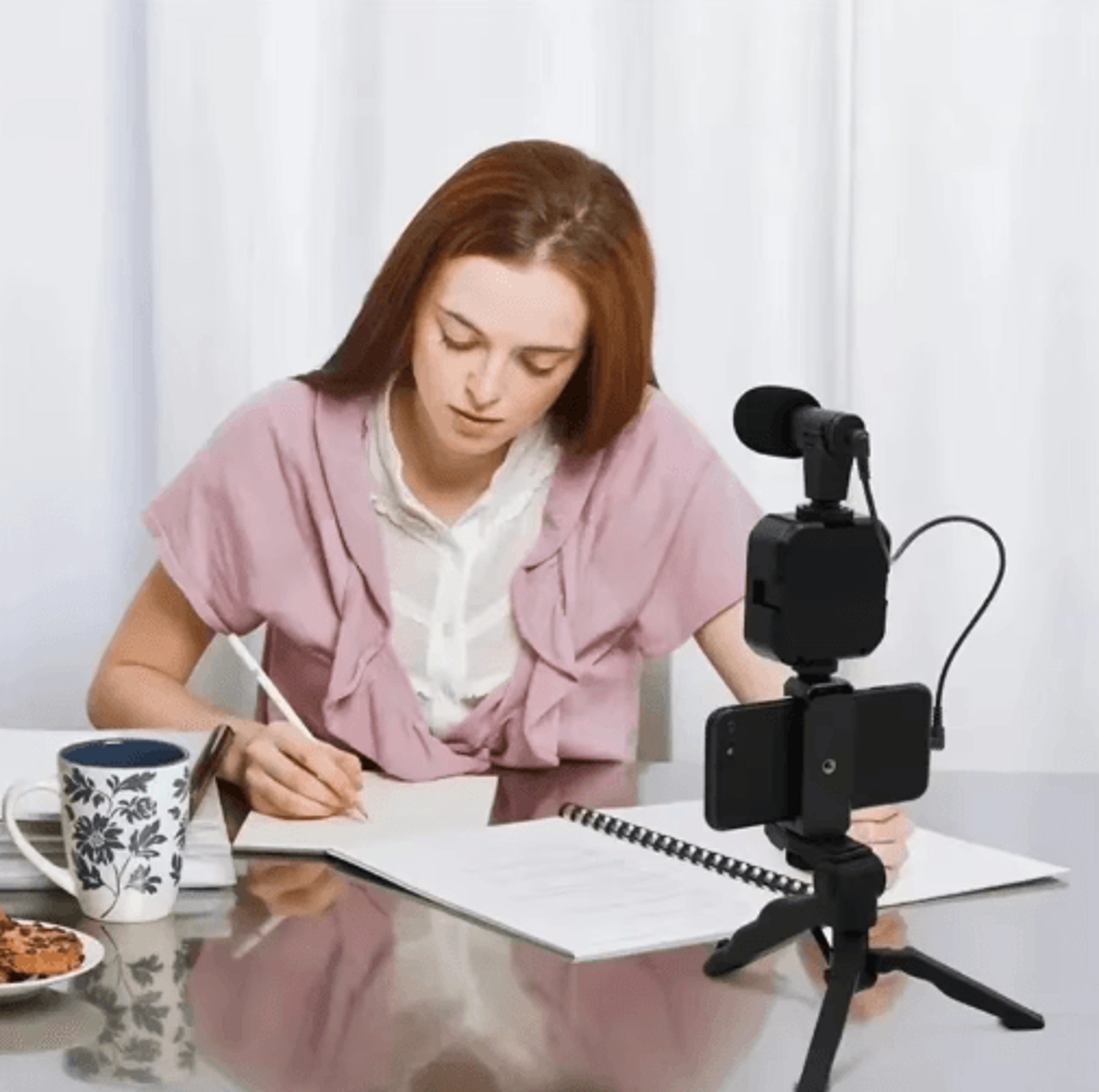 AllinOne Smartphone Vlogging Kit  Tripod Microphone  LED Light Starter Set 5