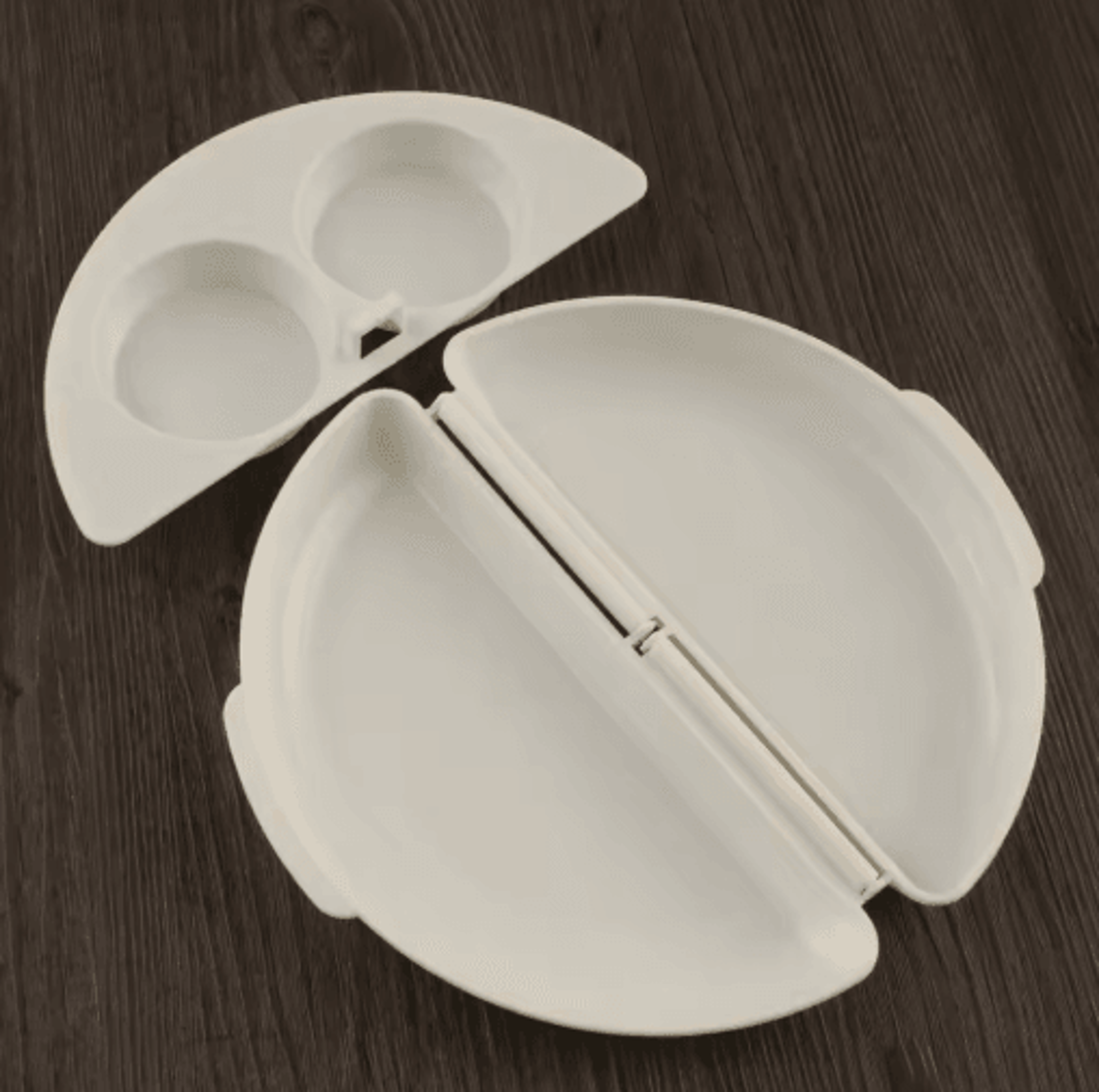 QuickCook Microwave Egg Cooker Omelette Maker  Silicone Egg Poacher Tray 1